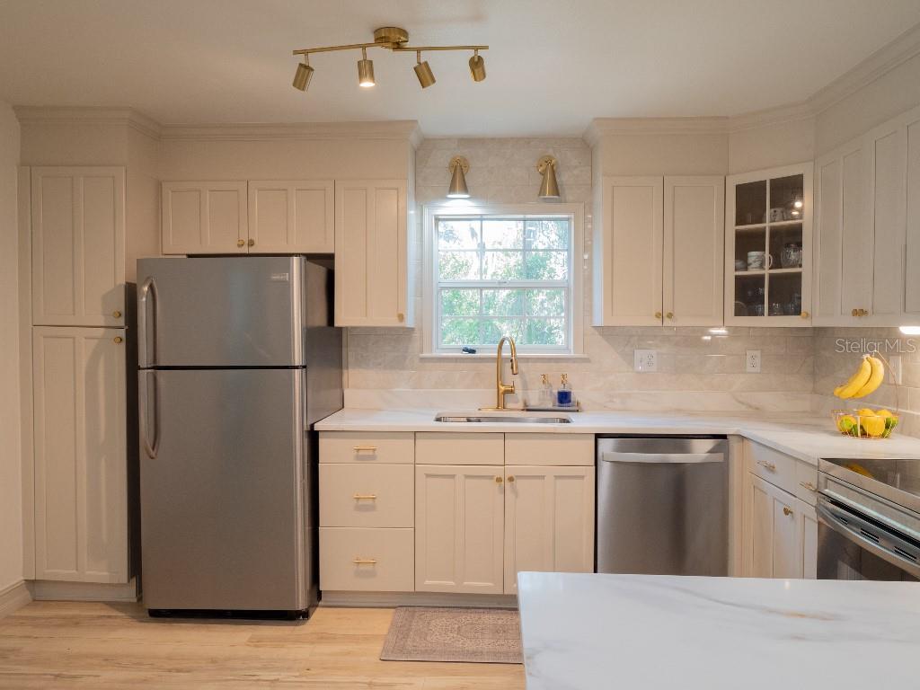 403 E CAROLINA AVE, PLANT CITY, FL, 33563