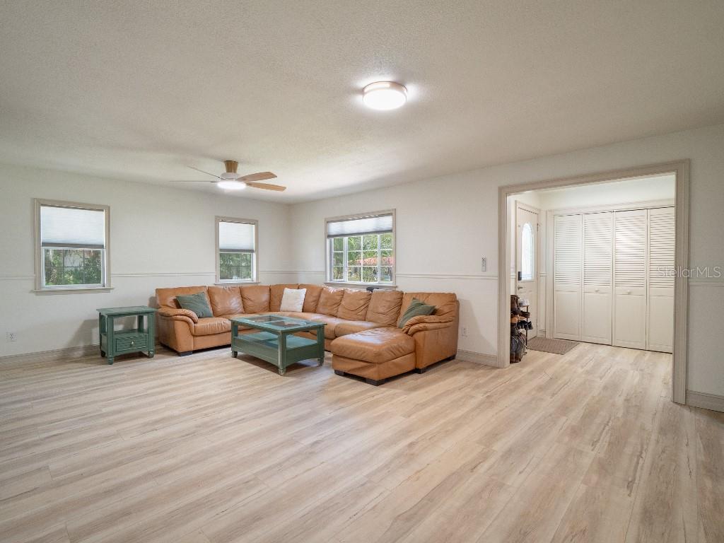 403 E CAROLINA AVE, PLANT CITY, FL, 33563