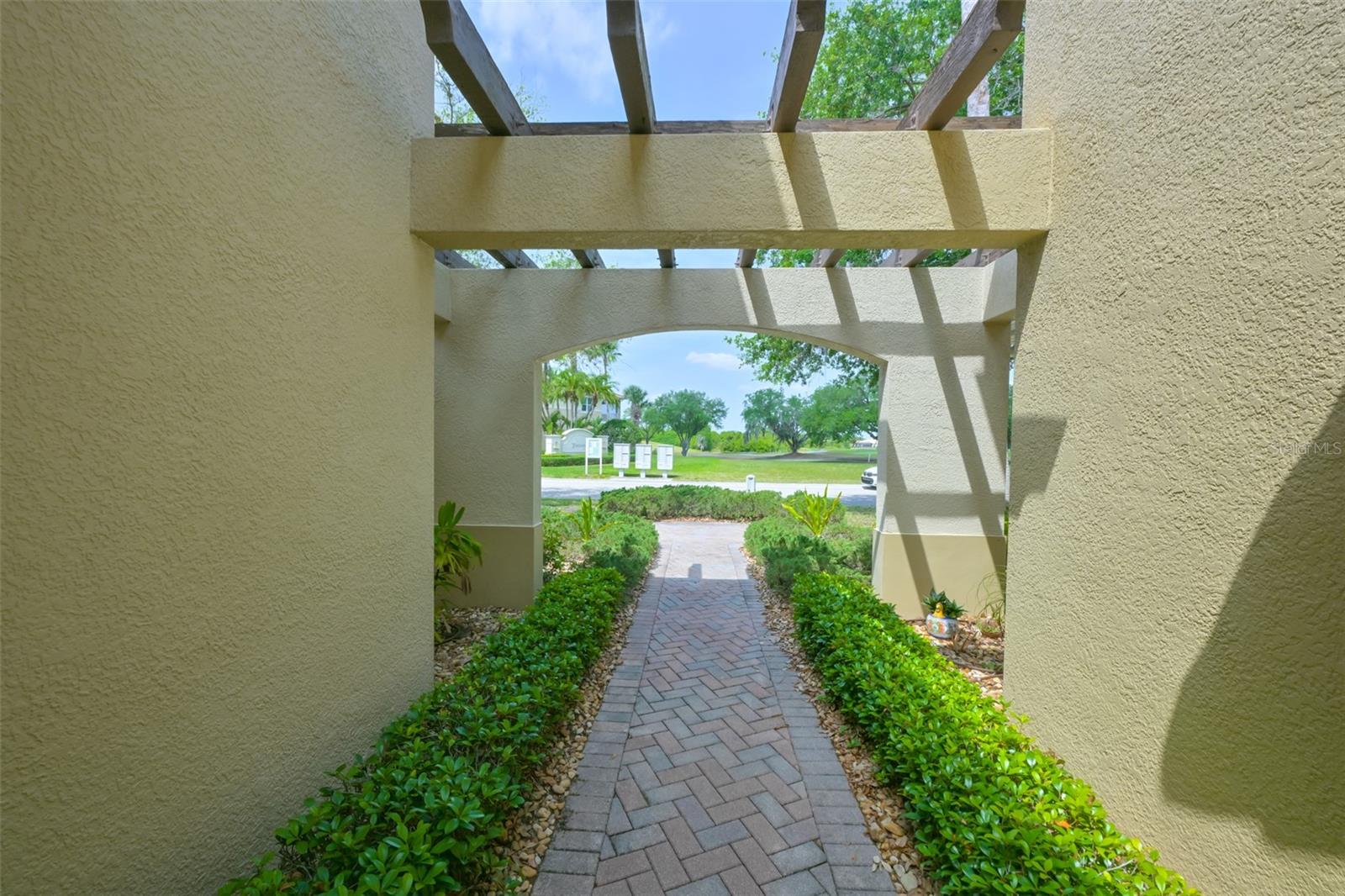 1330 EMERALD DUNES DR, SUN CITY CENTER, FL, 33573
