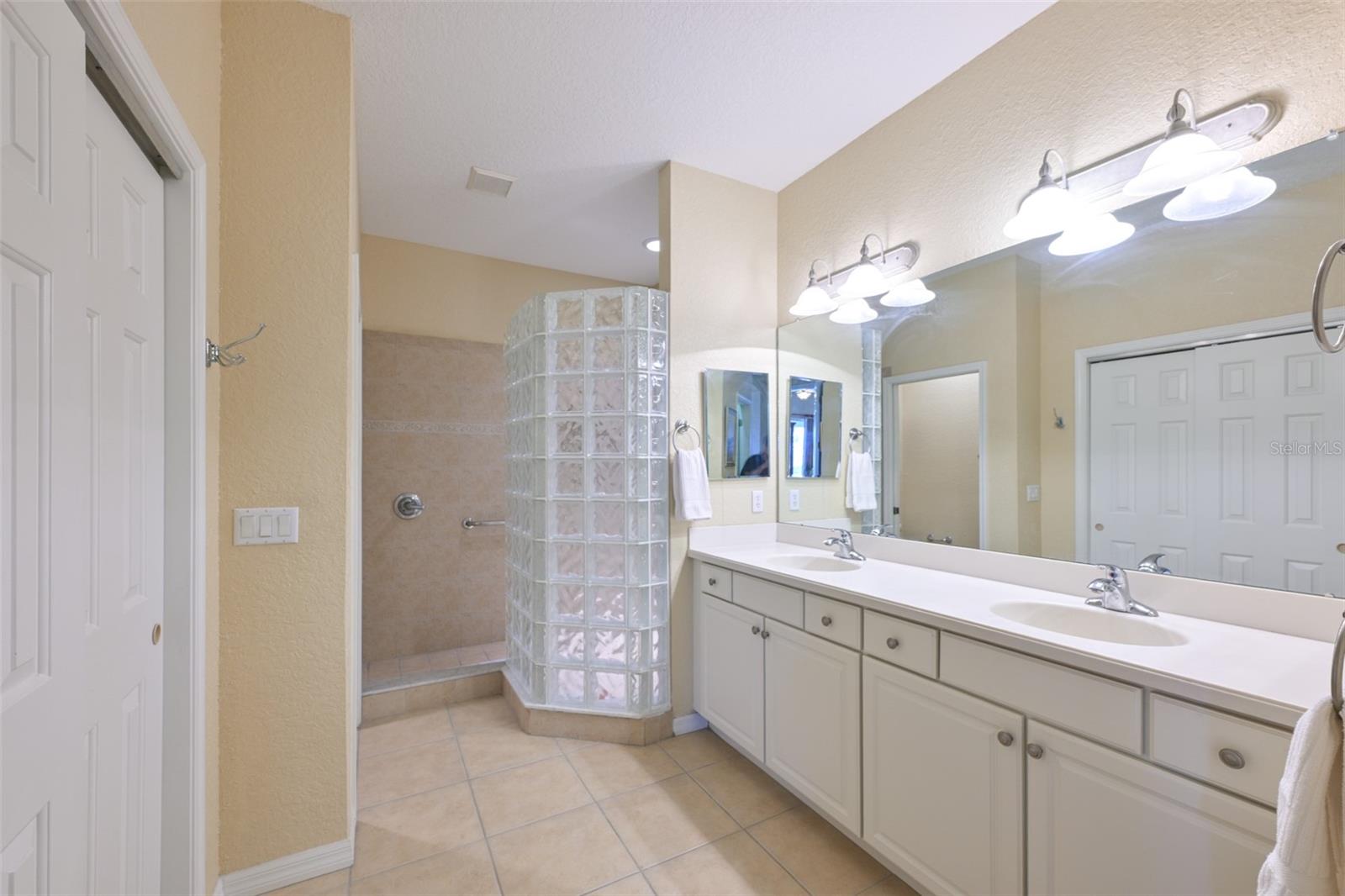 1330 EMERALD DUNES DR, SUN CITY CENTER, FL, 33573