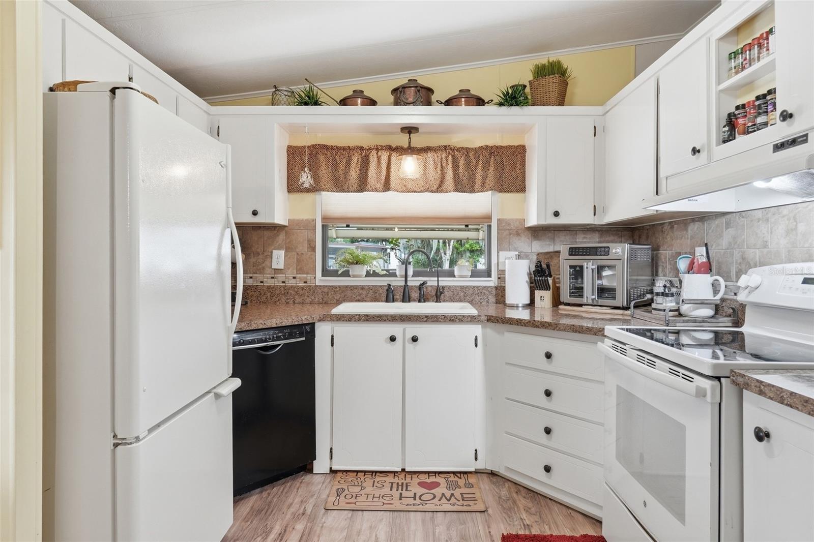 111 WINTERBERRY AVE, WILDWOOD, FL, 34785