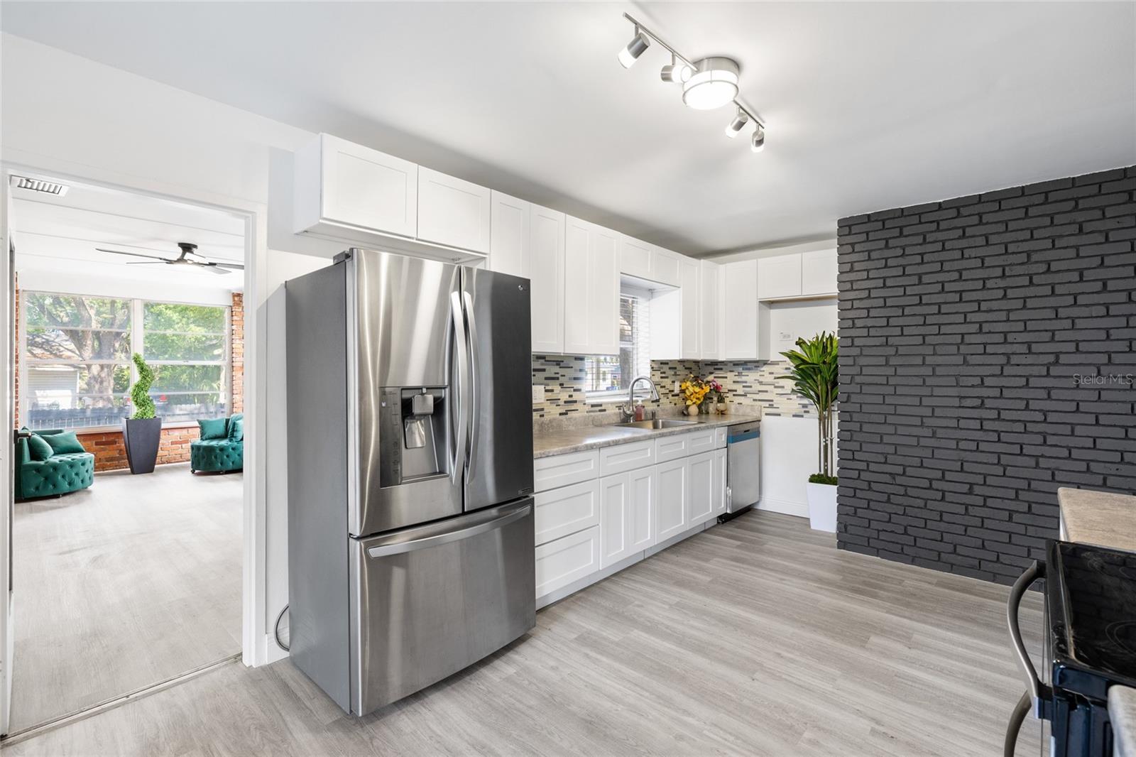 8510 N SEMINOLE AVE, TAMPA, FL, 33604