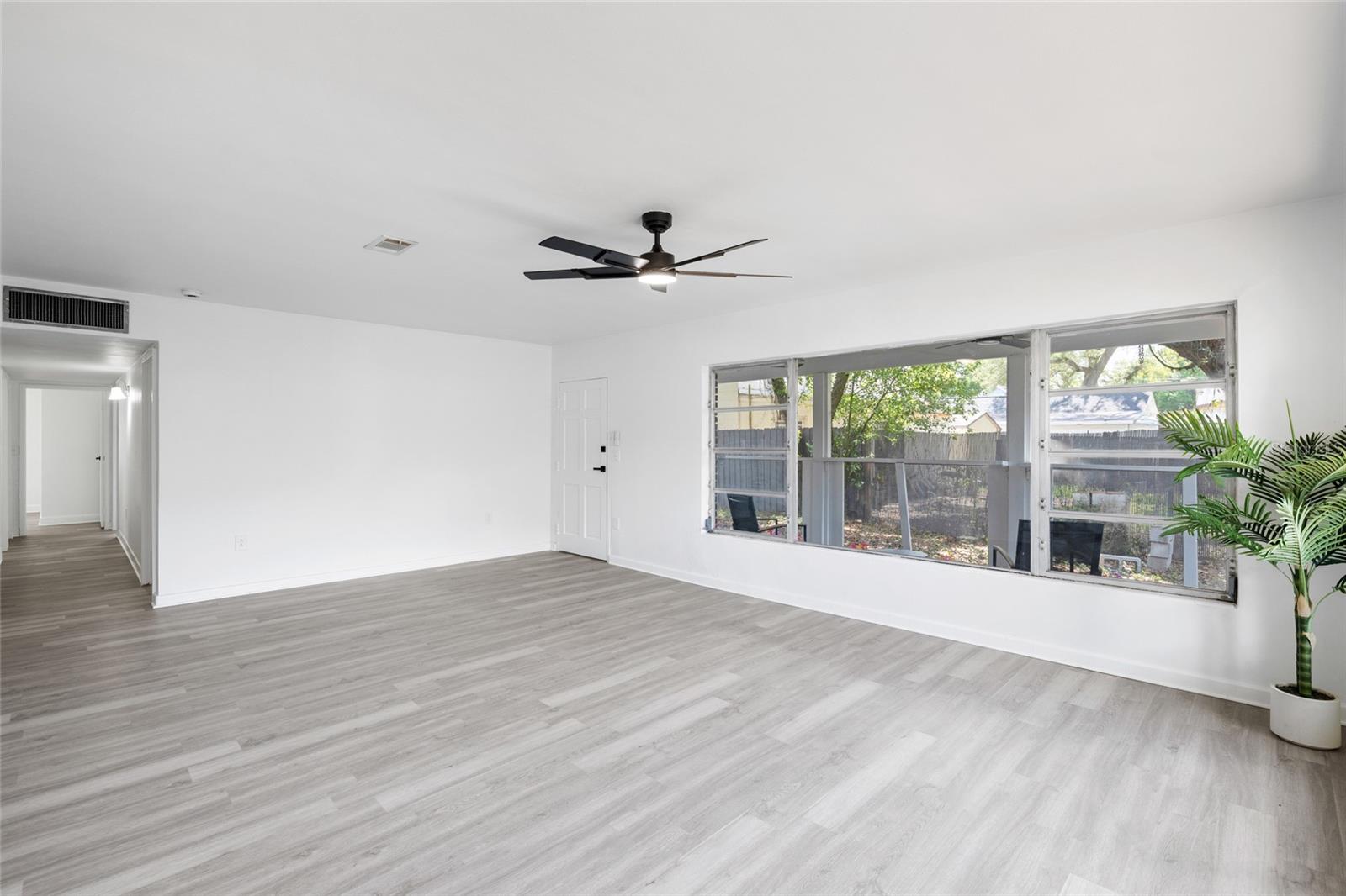 8510 N SEMINOLE AVE, TAMPA, FL, 33604