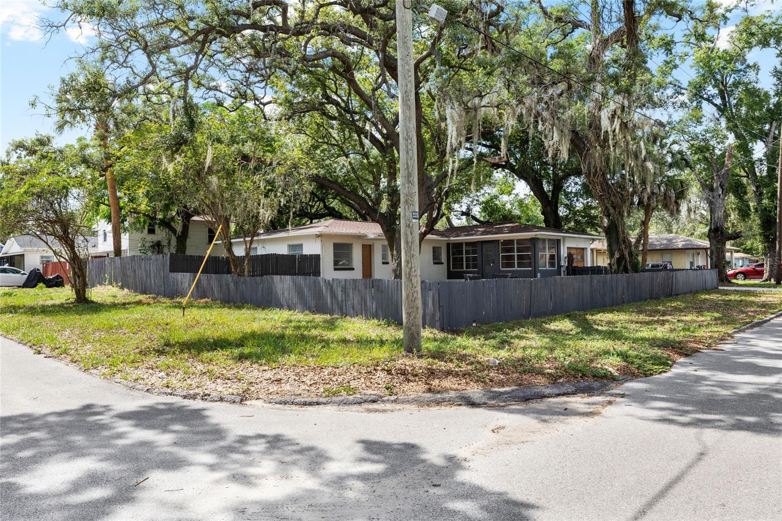 8510 N SEMINOLE AVE, TAMPA, FL, 33604