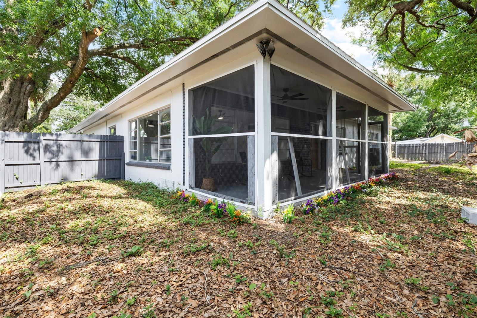 8510 N SEMINOLE AVE, TAMPA, FL, 33604