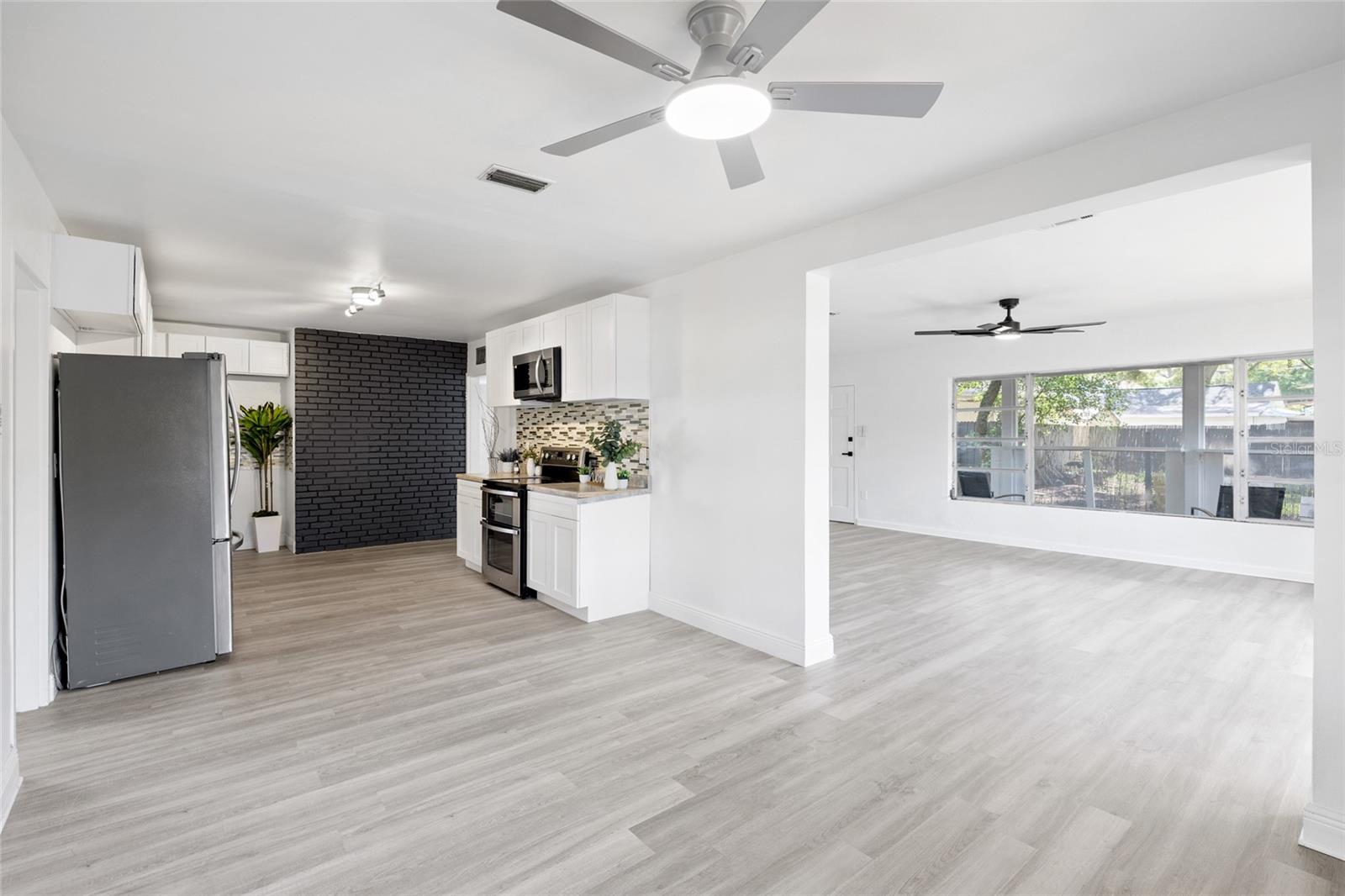 8510 N SEMINOLE AVE, TAMPA, FL, 33604