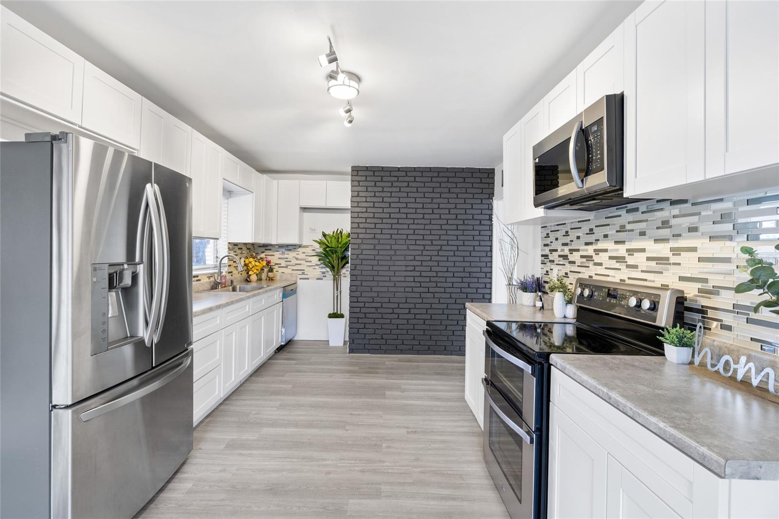 8510 N SEMINOLE AVE, TAMPA, FL, 33604