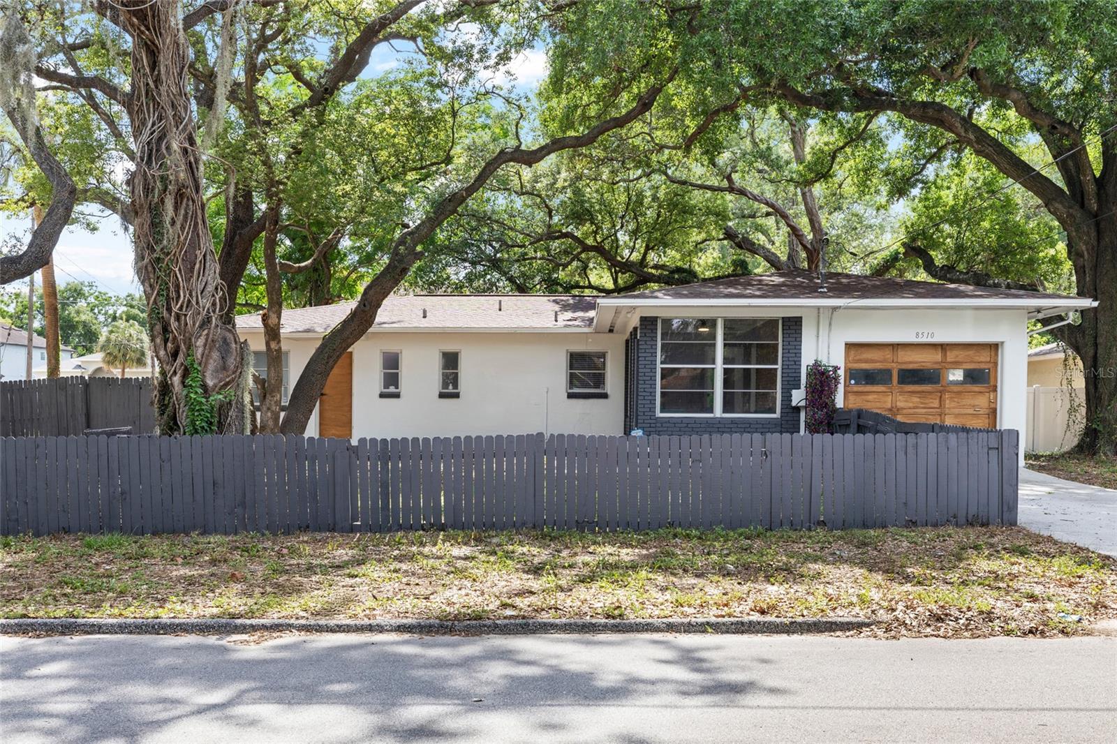 8510 N SEMINOLE AVE, TAMPA, FL, 33604