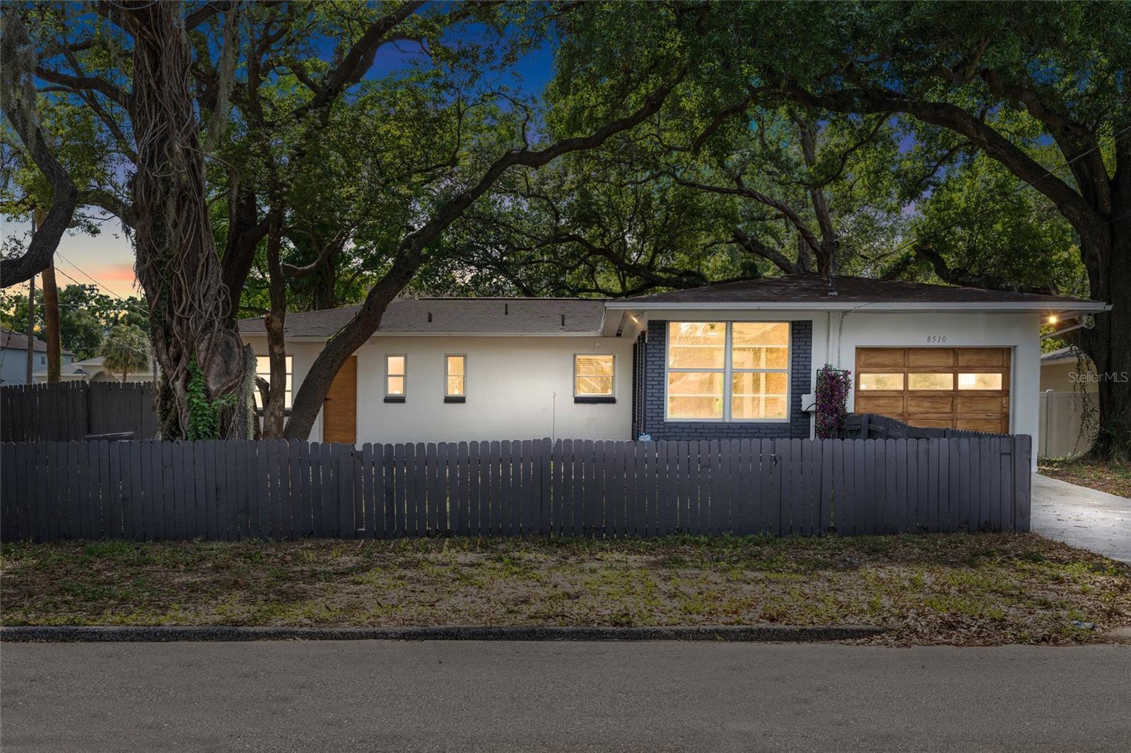 8510 N SEMINOLE AVE, TAMPA, FL, 33604