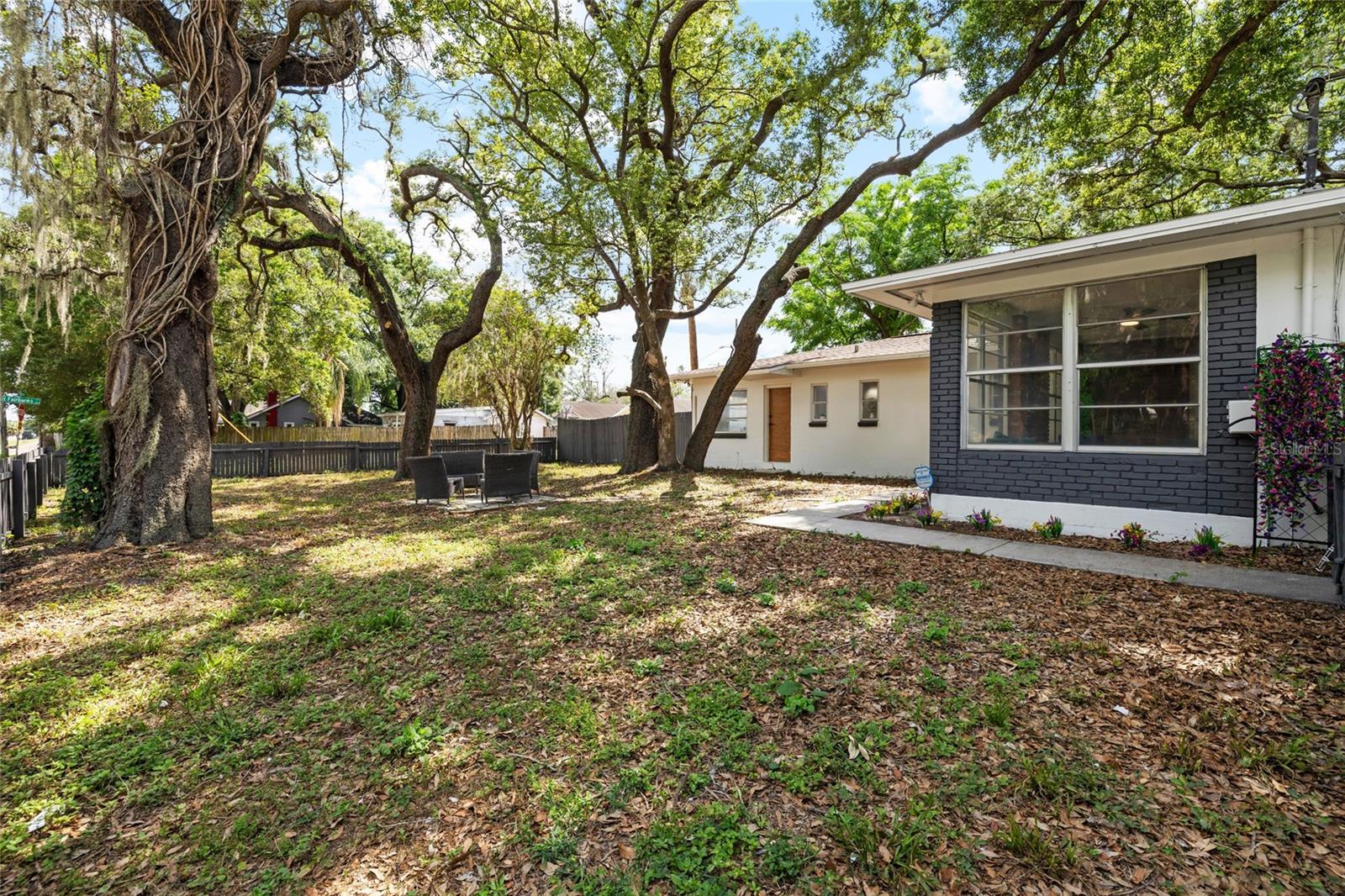 8510 N SEMINOLE AVE, TAMPA, FL, 33604