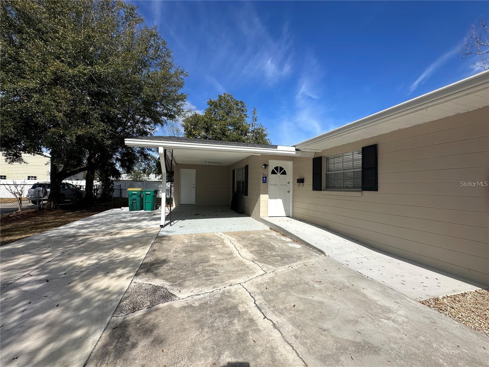 1017 E 1ST AVE, MOUNT DORA, FL, 32757