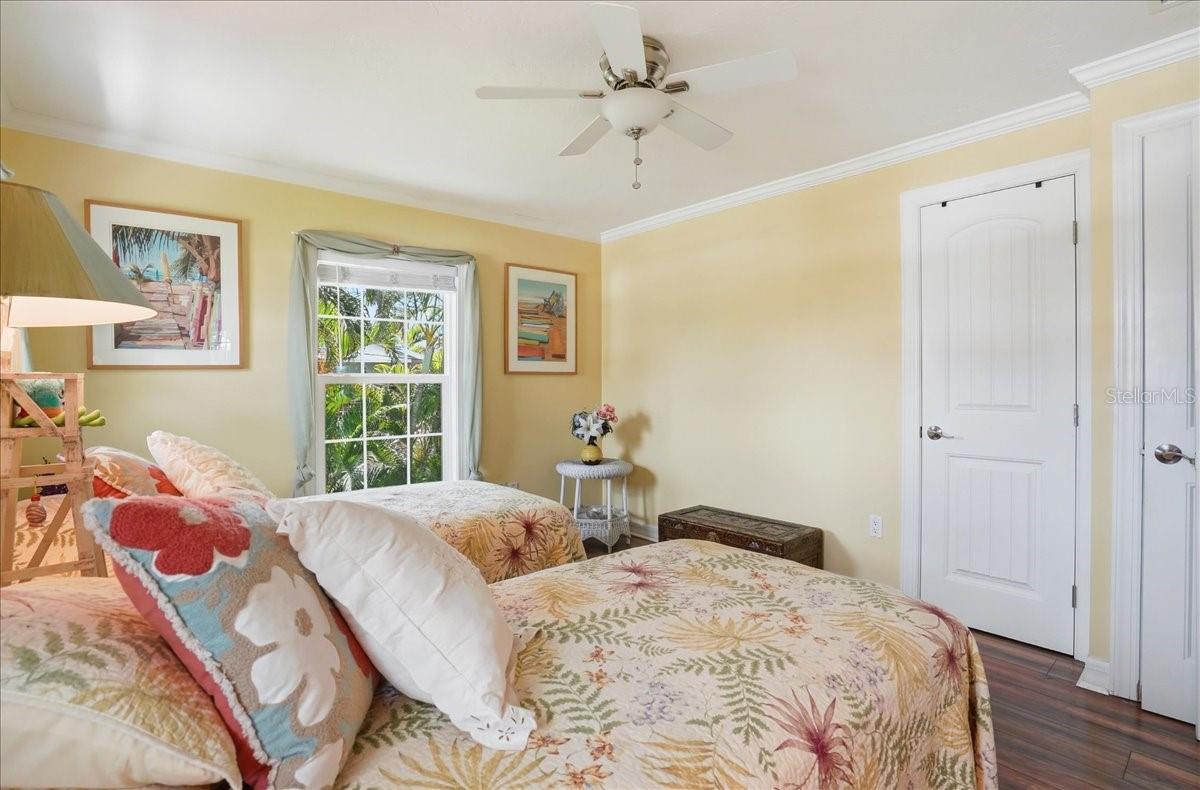 2811 GULF DR, HOLMES BEACH, FL, 34217