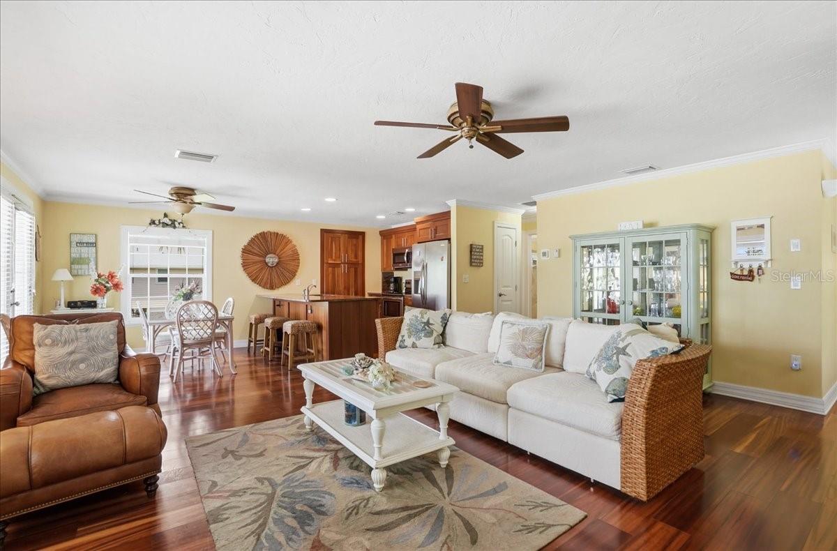 2811 GULF DR, HOLMES BEACH, FL, 34217