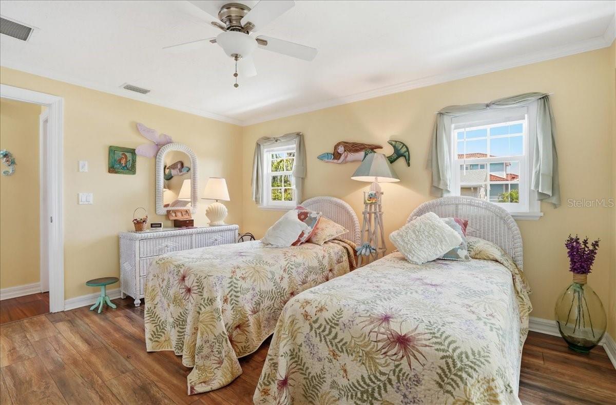 2811 GULF DR, HOLMES BEACH, FL, 34217