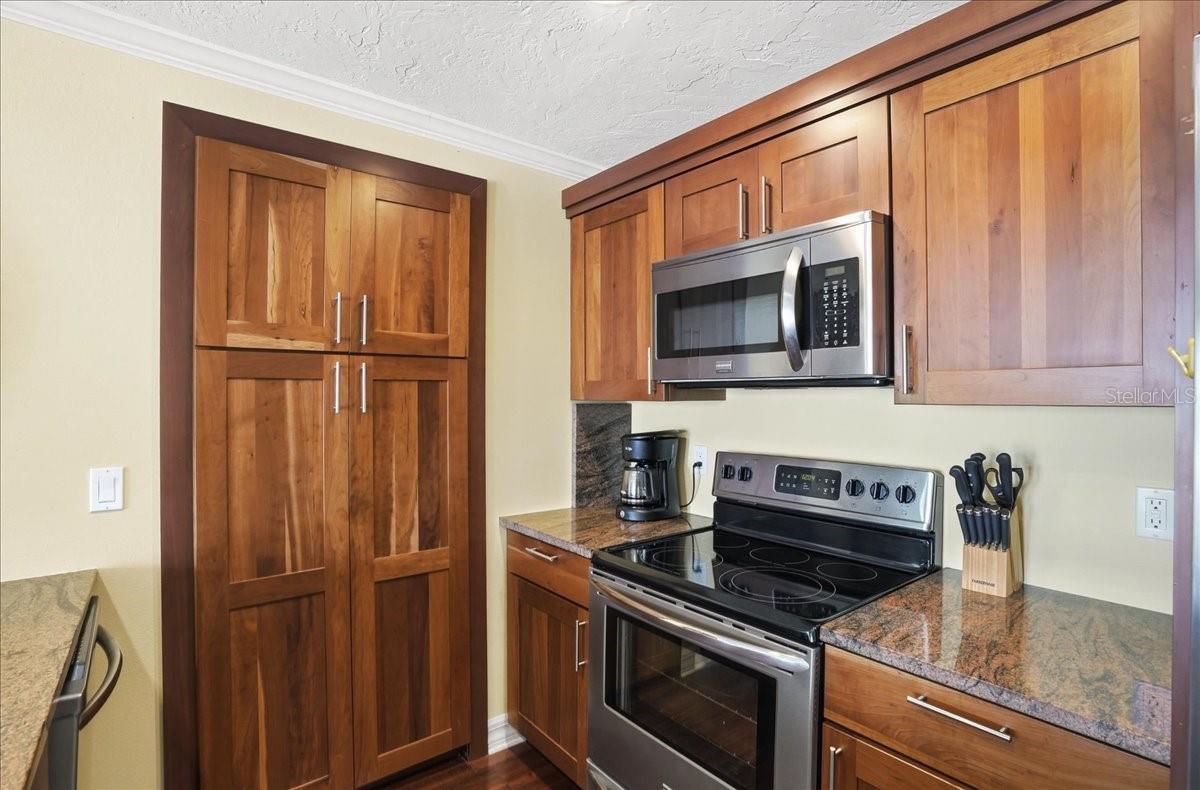 2811 GULF DR, HOLMES BEACH, FL, 34217