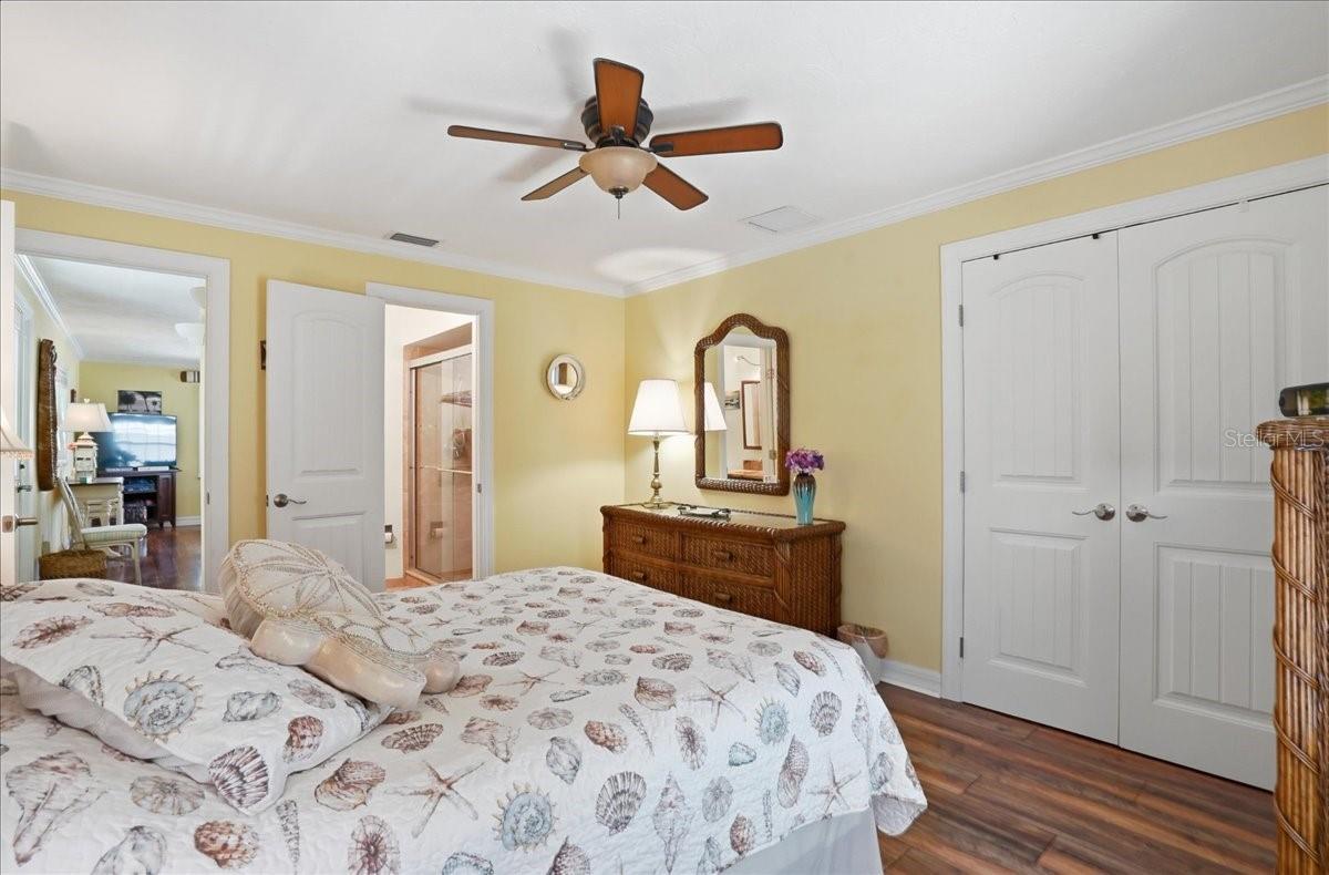 2811 GULF DR, HOLMES BEACH, FL, 34217