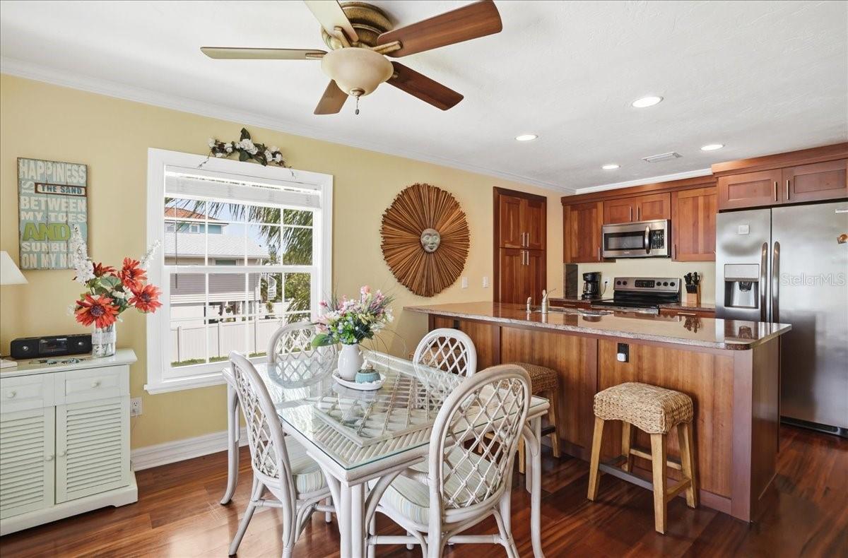 2811 GULF DR, HOLMES BEACH, FL, 34217