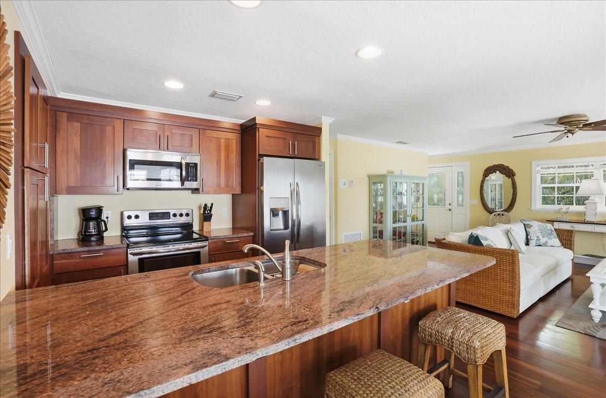 2811 GULF DR, HOLMES BEACH, FL, 34217