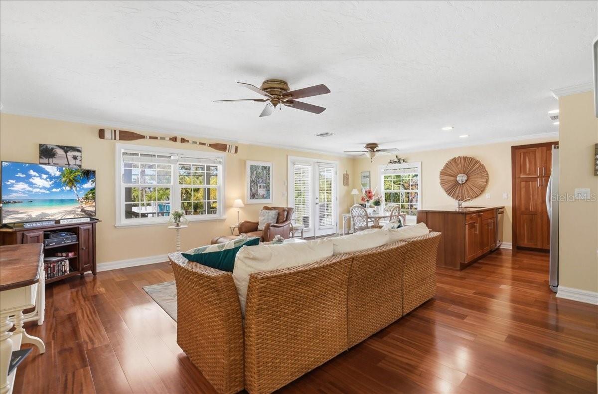 2811 GULF DR, HOLMES BEACH, FL, 34217