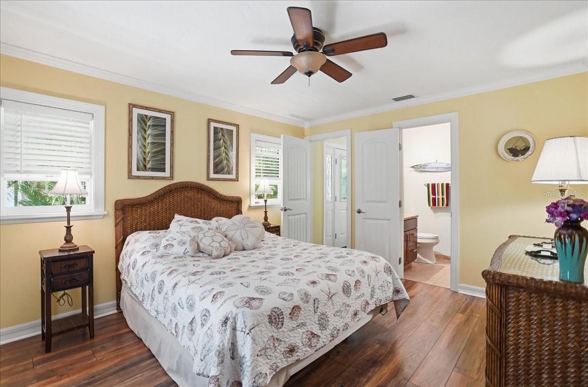 2811 GULF DR, HOLMES BEACH, FL, 34217