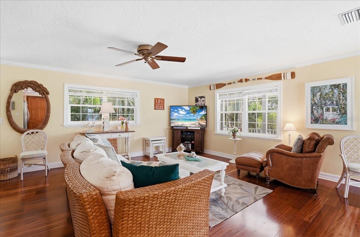 2811 GULF DR, HOLMES BEACH, FL, 34217