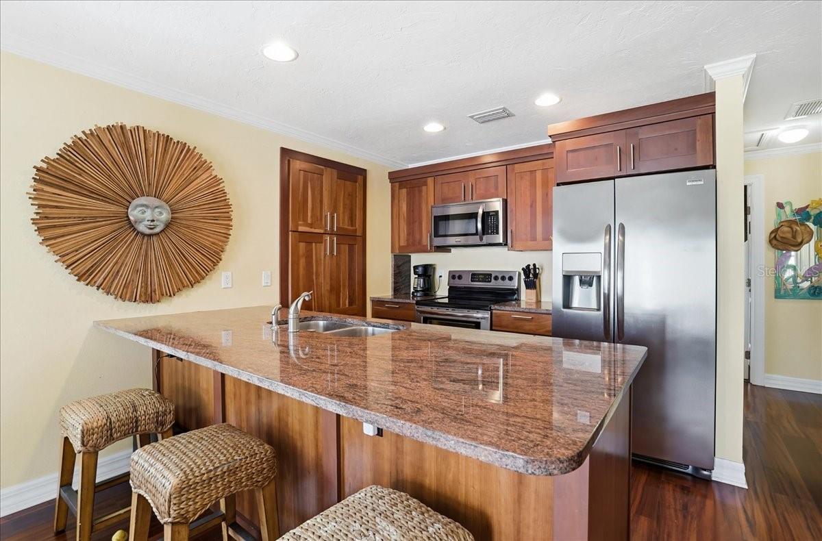 2811 GULF DR, HOLMES BEACH, FL, 34217