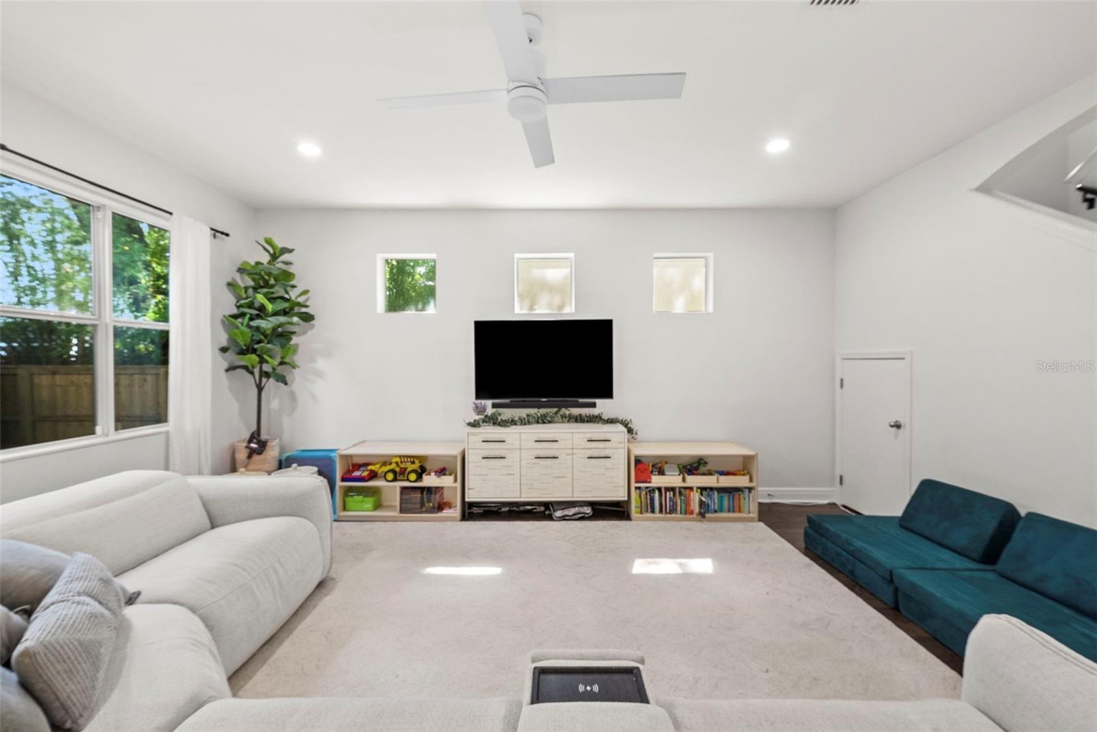 3401 W OAKELLAR AVE, TAMPA, FL, 33611