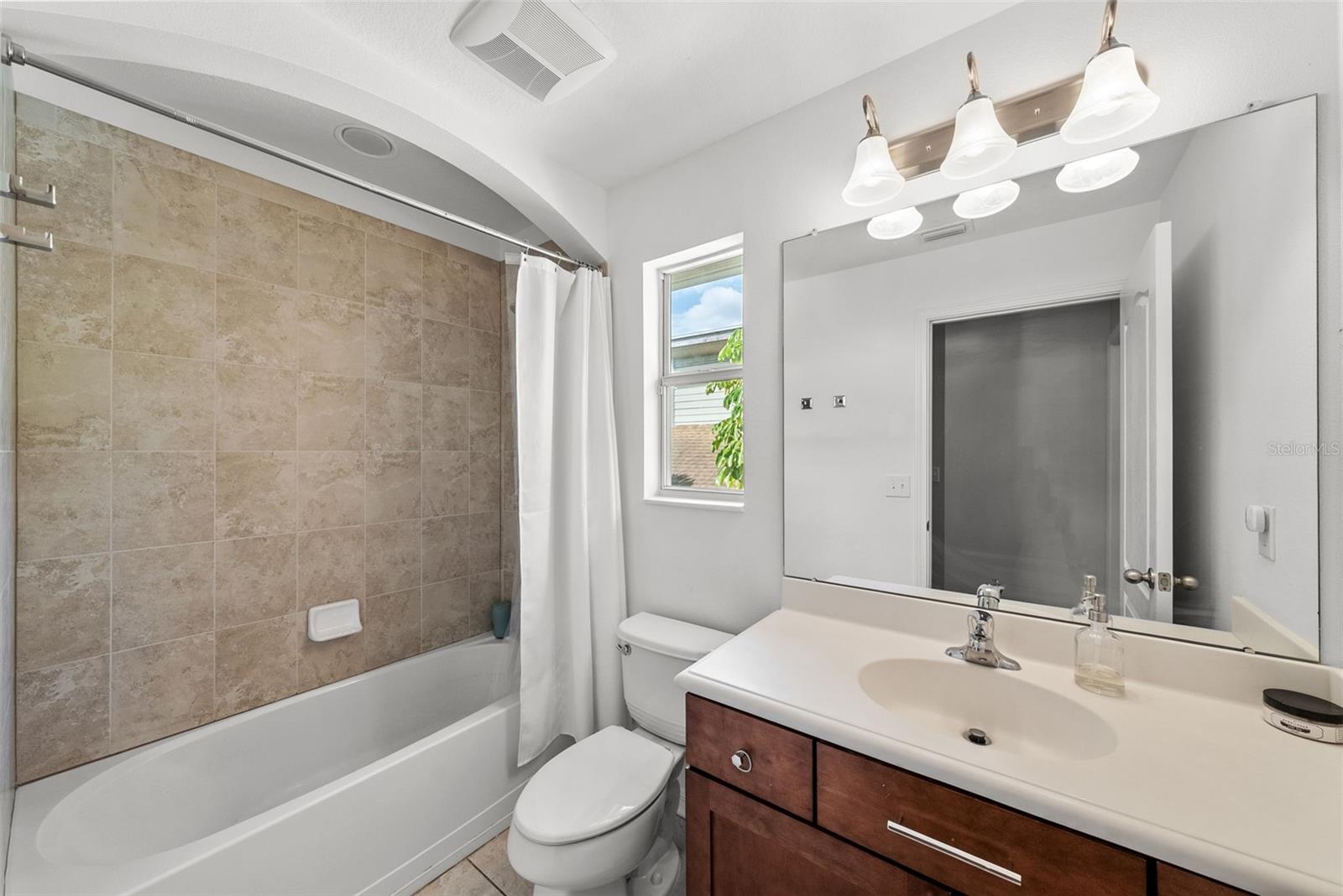 3401 W OAKELLAR AVE, TAMPA, FL, 33611