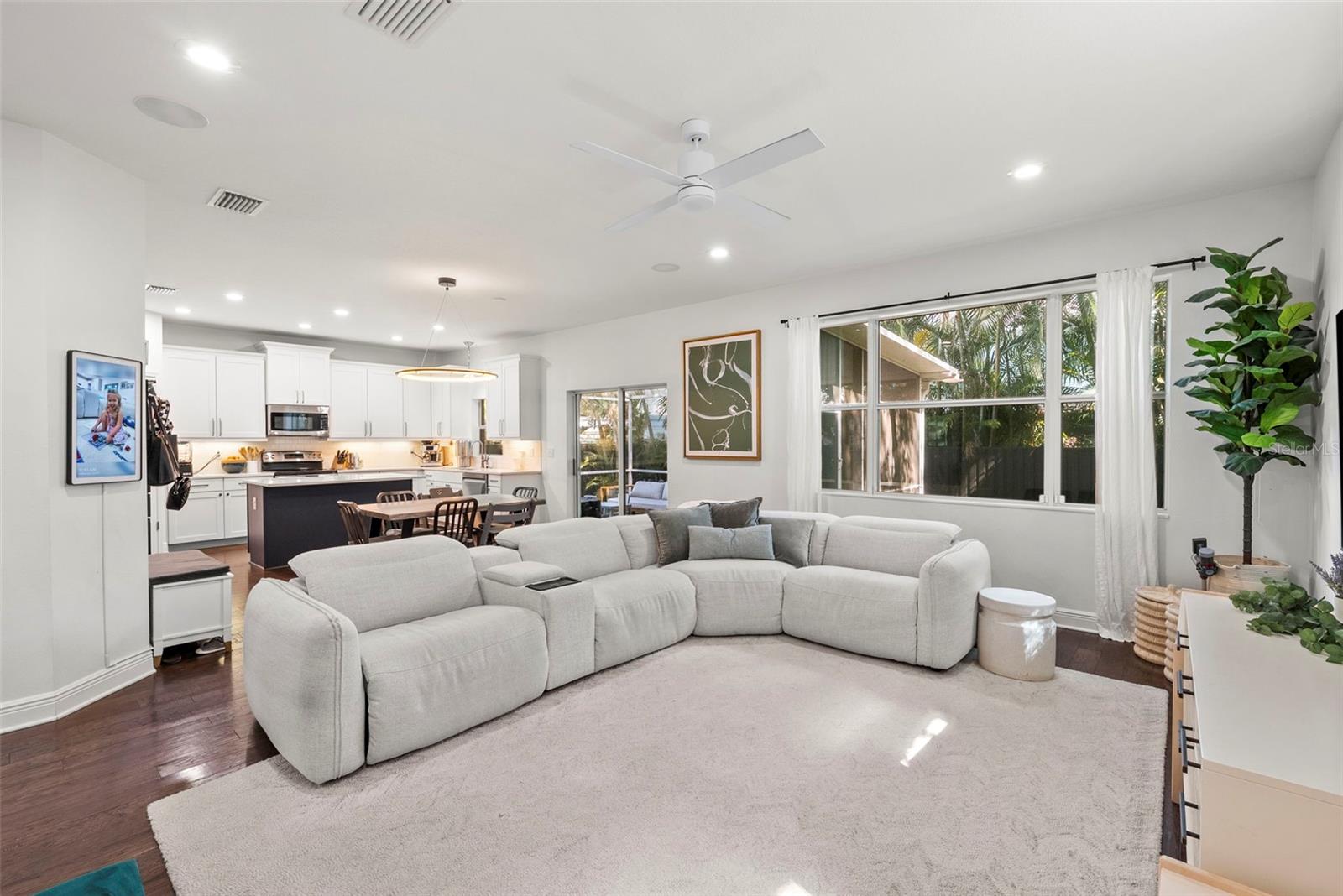 3401 W OAKELLAR AVE, TAMPA, FL, 33611