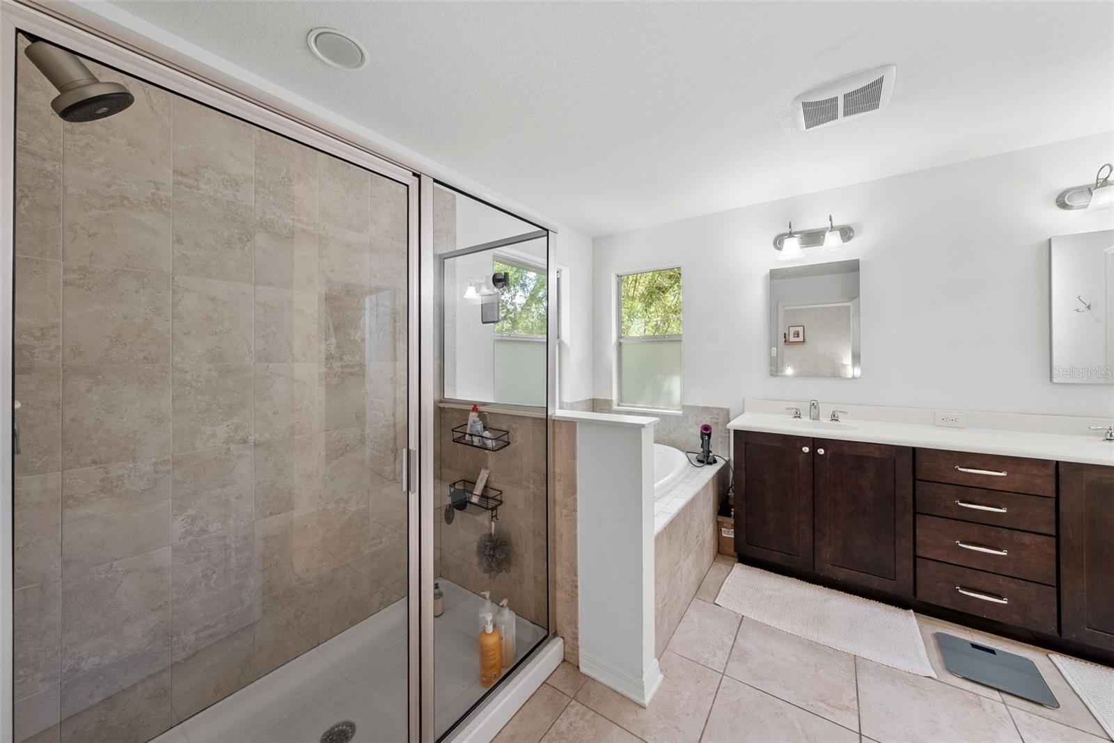 3401 W OAKELLAR AVE, TAMPA, FL, 33611