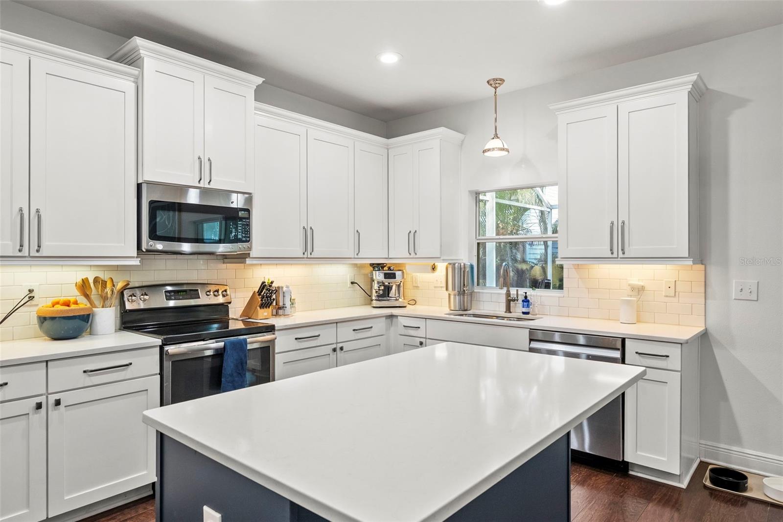 3401 W OAKELLAR AVE, TAMPA, FL, 33611