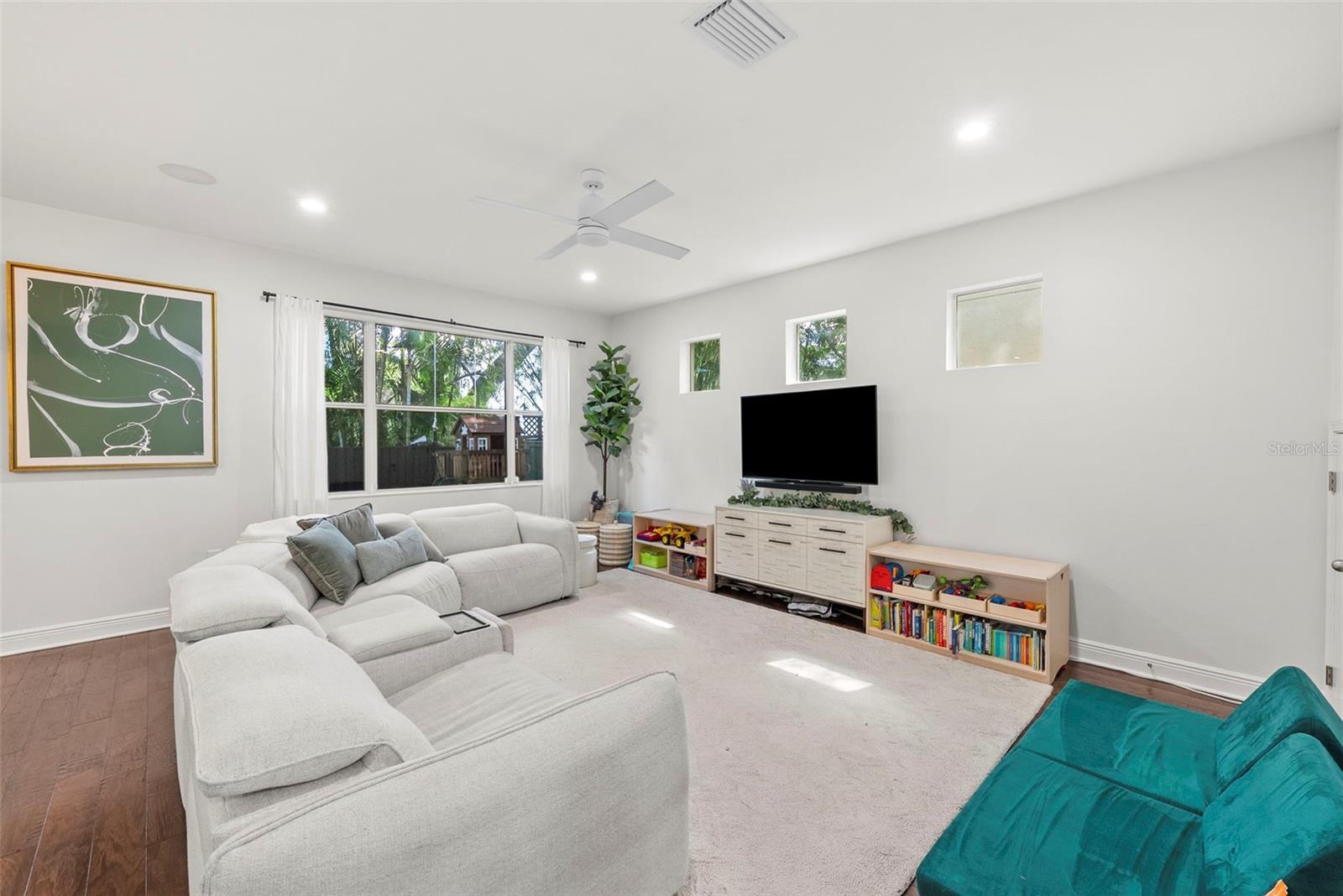 3401 W OAKELLAR AVE, TAMPA, FL, 33611