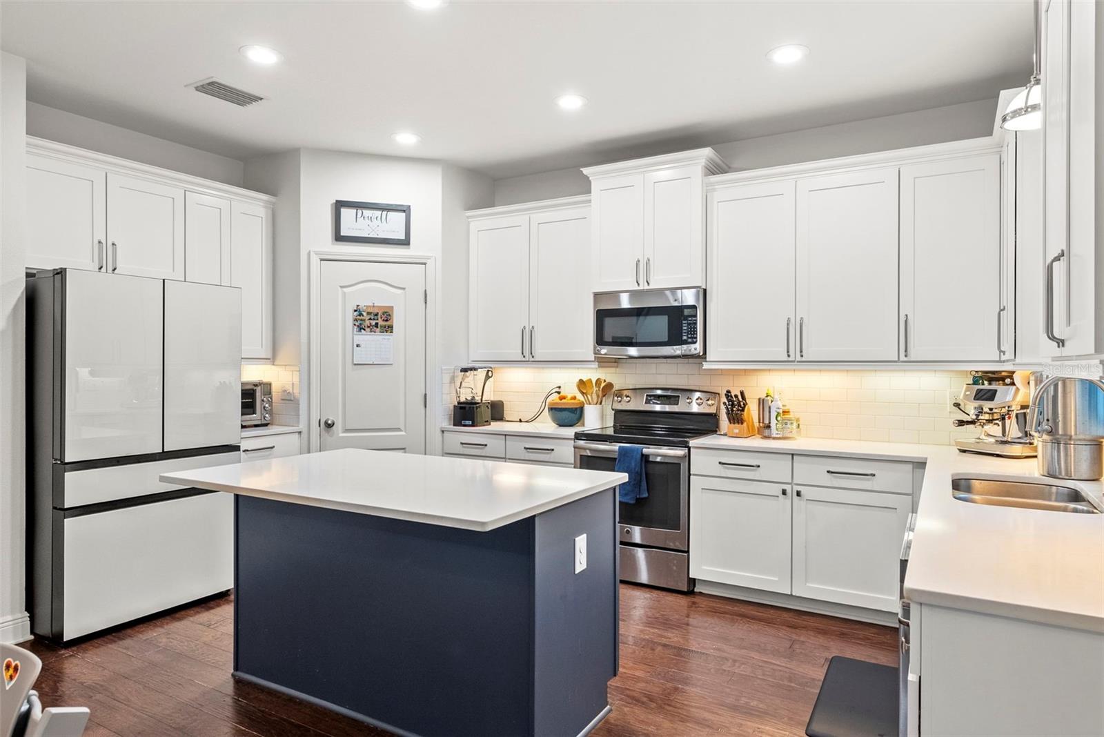 3401 W OAKELLAR AVE, TAMPA, FL, 33611