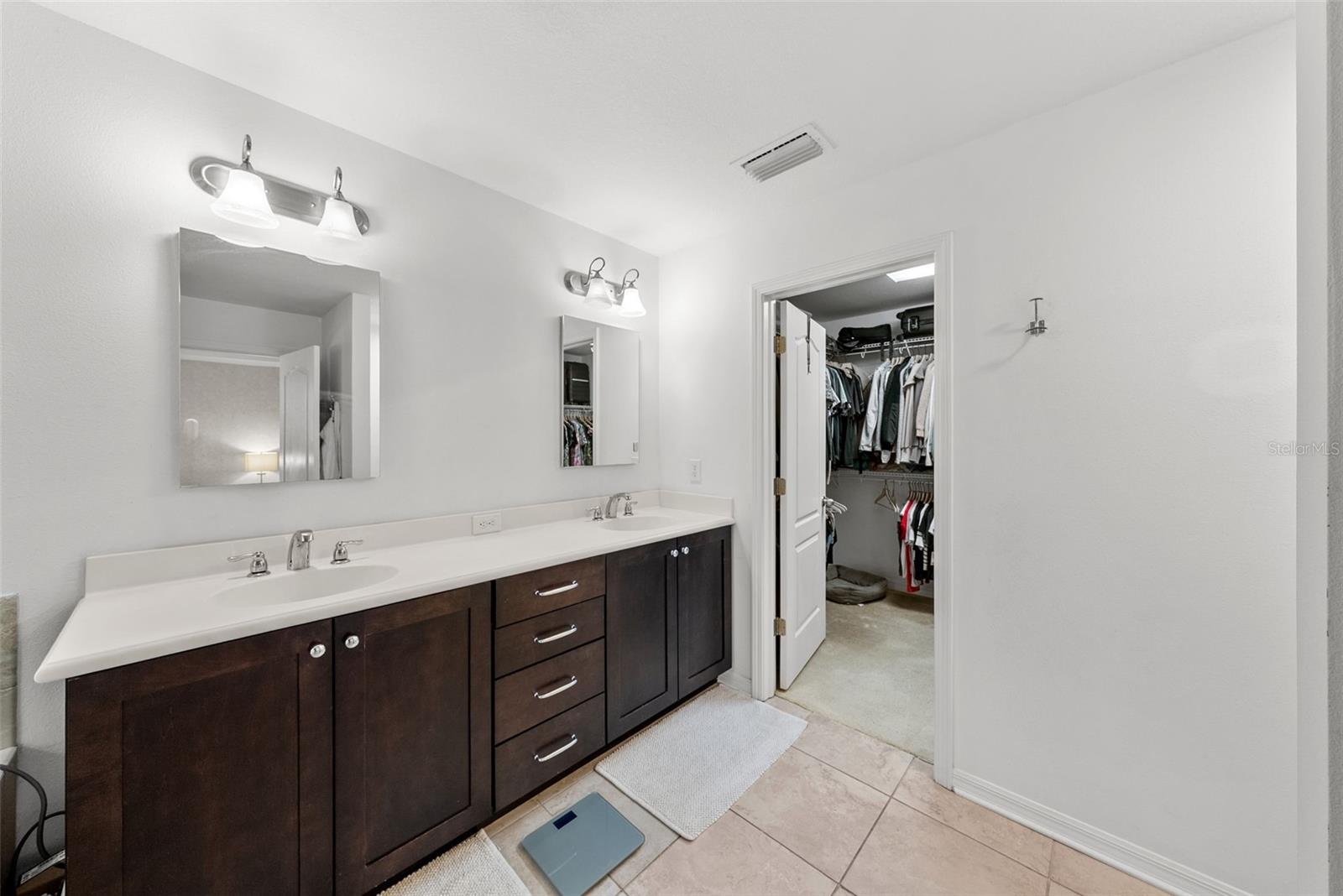 3401 W OAKELLAR AVE, TAMPA, FL, 33611