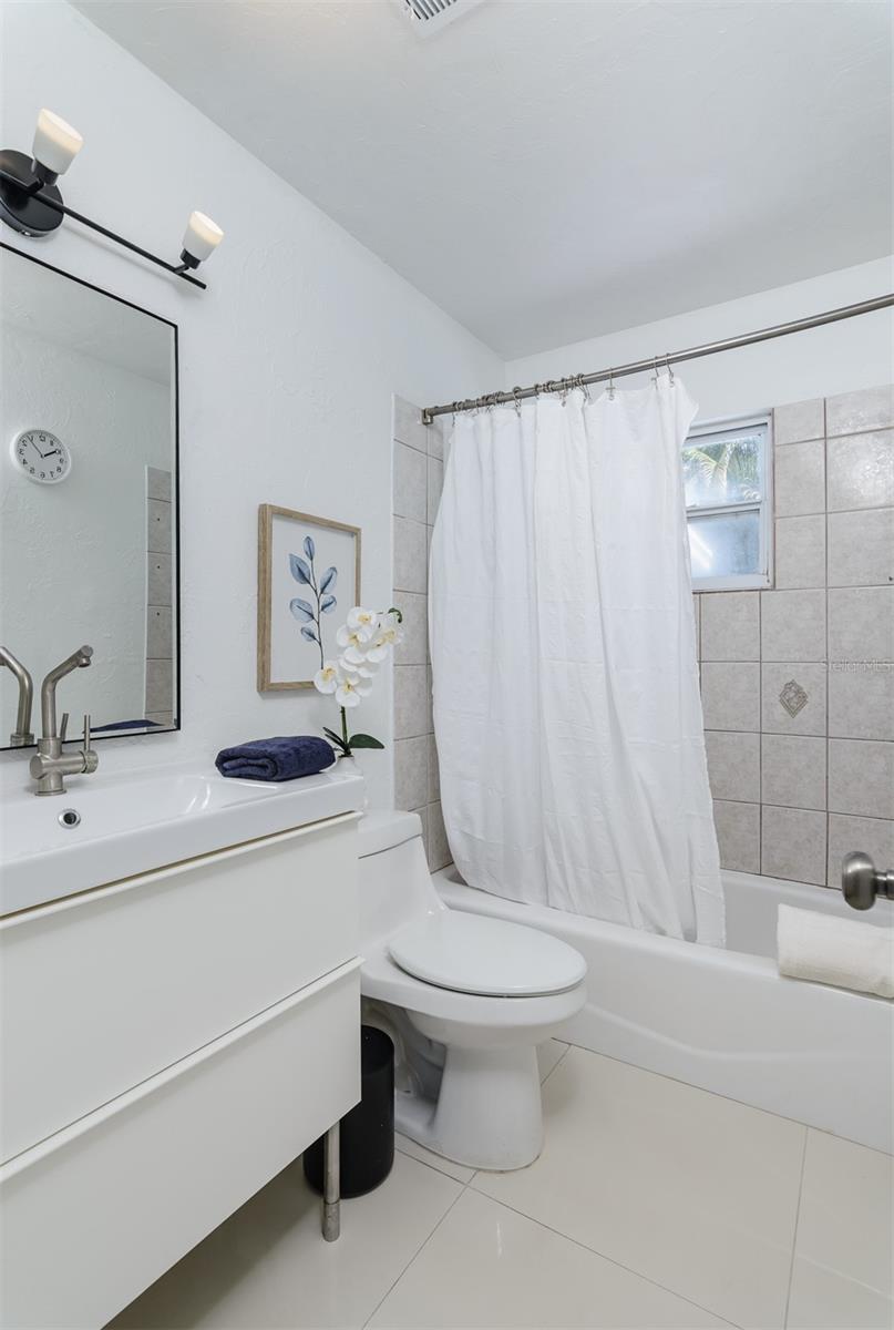 1435 77TH AVE N, ST PETERSBURG, FL, 33702