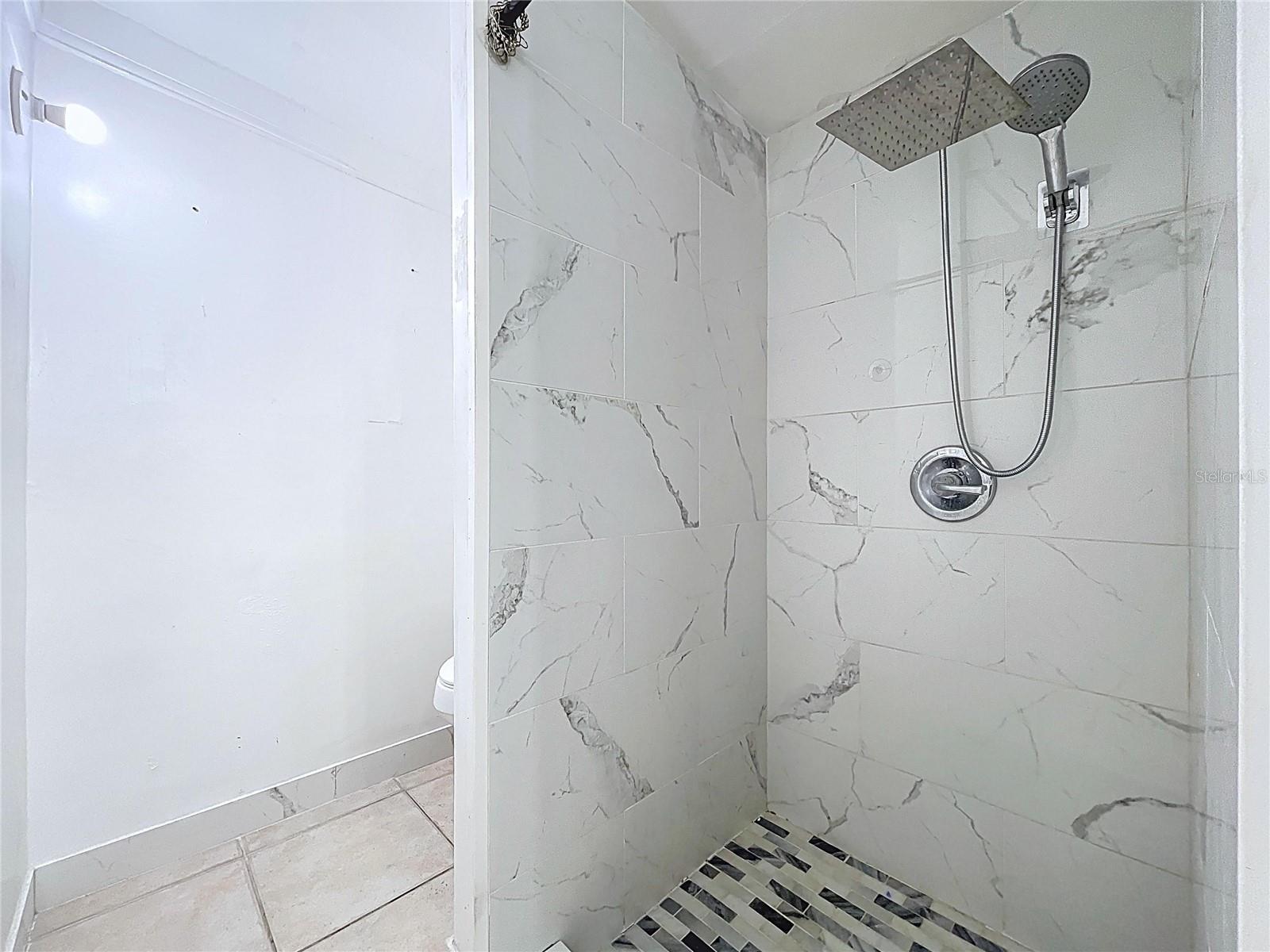 6408 TOWN N COUNTRY BLVD, TAMPA, FL, 33615