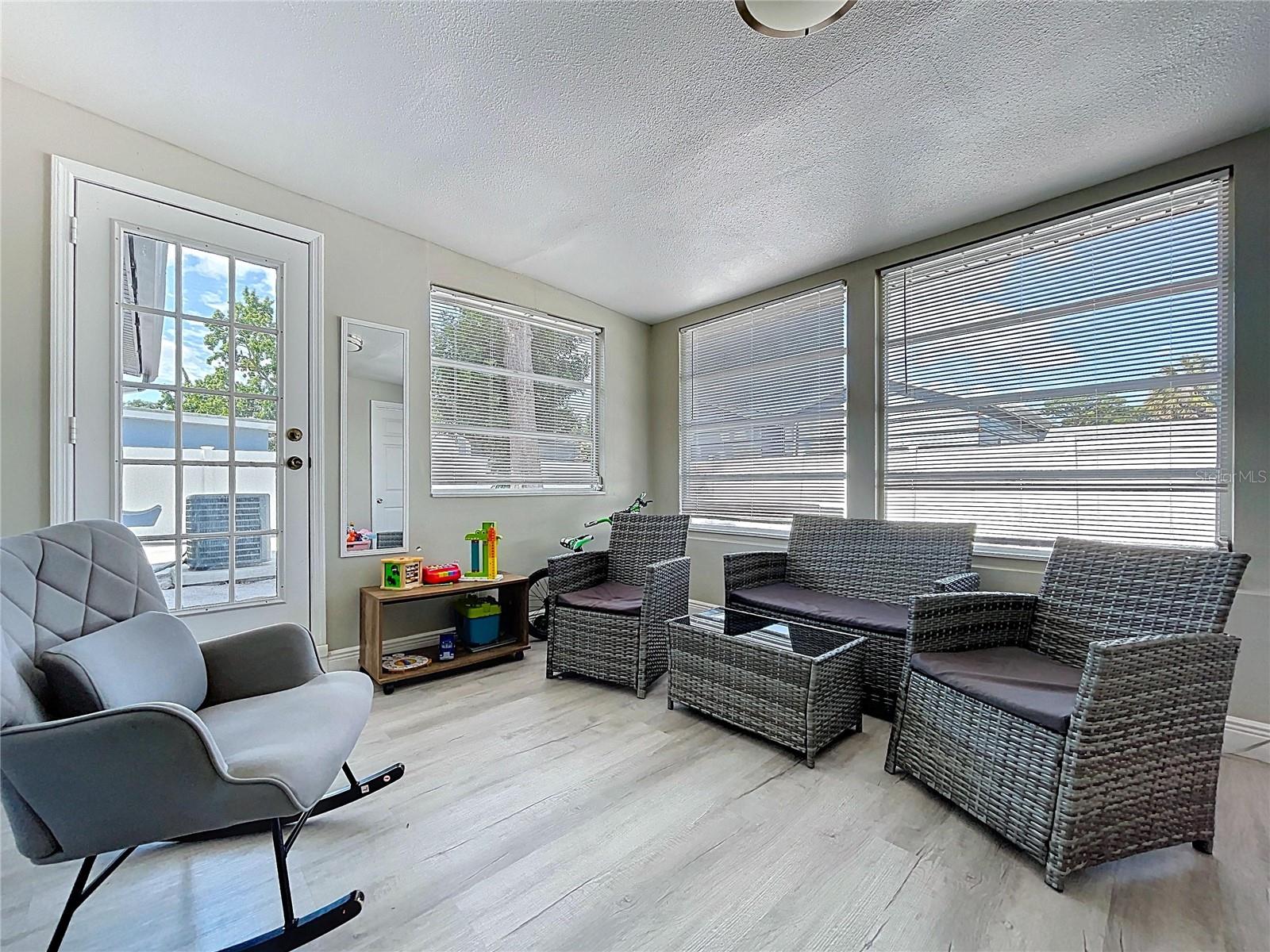 6408 TOWN N COUNTRY BLVD, TAMPA, FL, 33615