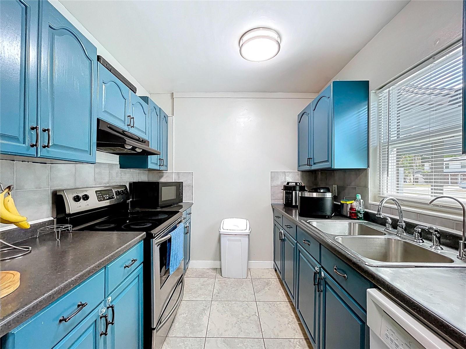 6408 TOWN N COUNTRY BLVD, TAMPA, FL, 33615