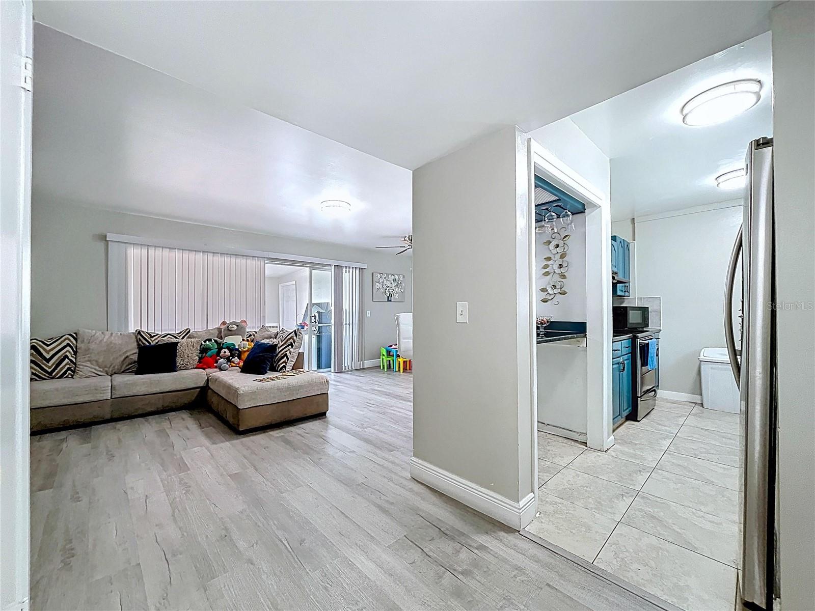 6408 TOWN N COUNTRY BLVD, TAMPA, FL, 33615