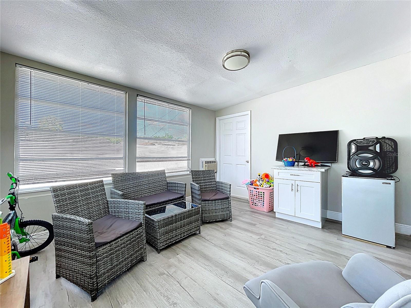 6408 TOWN N COUNTRY BLVD, TAMPA, FL, 33615