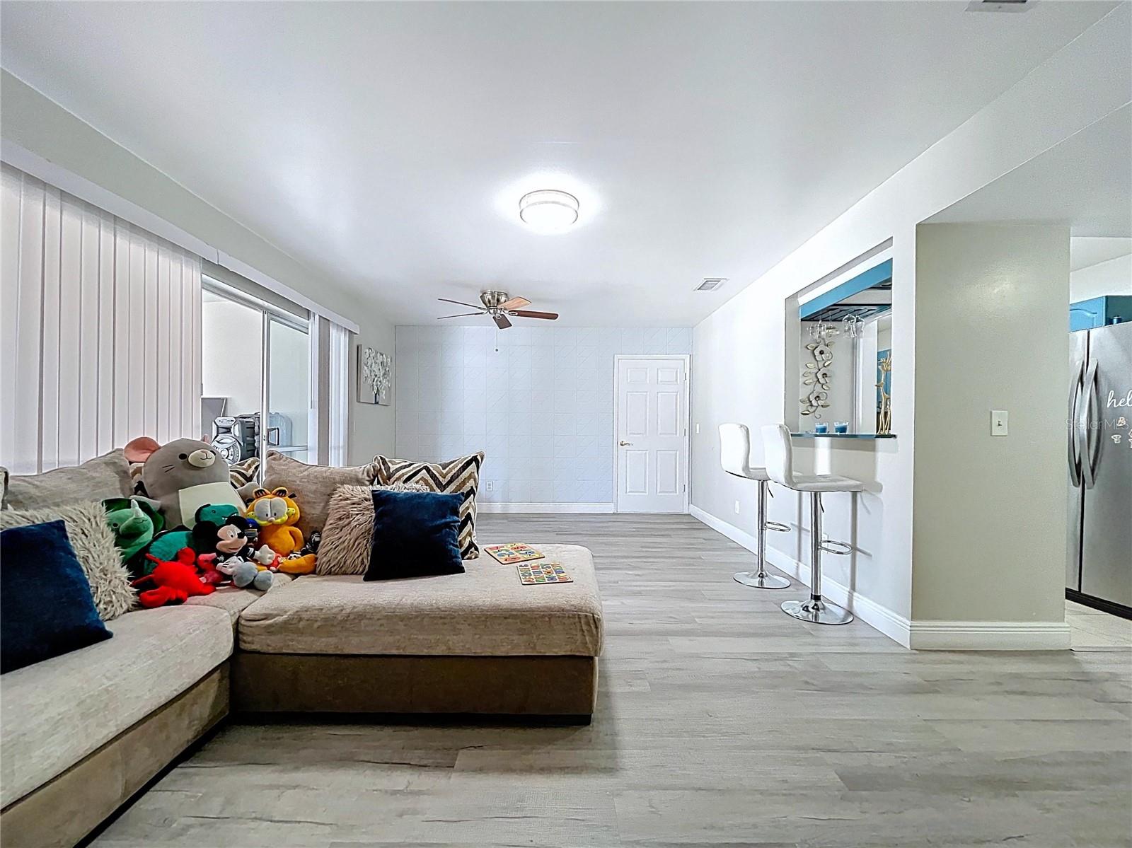 6408 TOWN N COUNTRY BLVD, TAMPA, FL, 33615