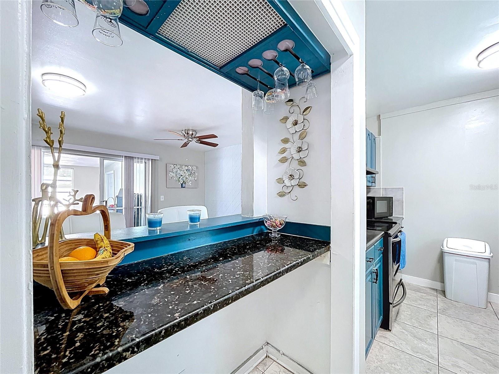 6408 TOWN N COUNTRY BLVD, TAMPA, FL, 33615