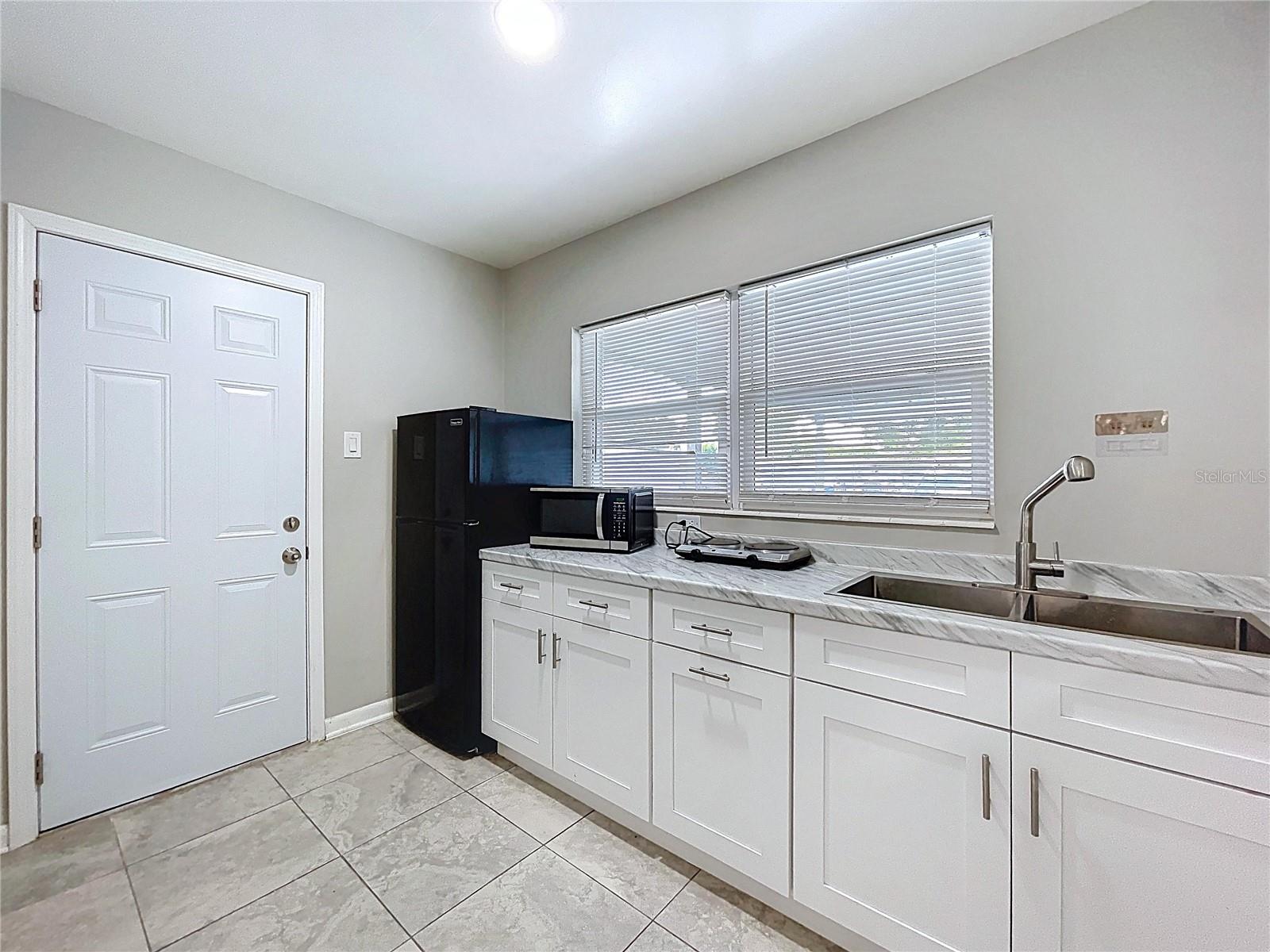 6408 TOWN N COUNTRY BLVD, TAMPA, FL, 33615