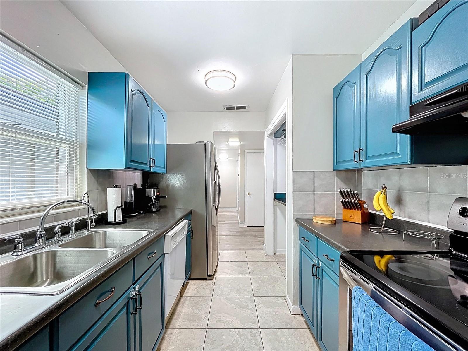 6408 TOWN N COUNTRY BLVD, TAMPA, FL, 33615