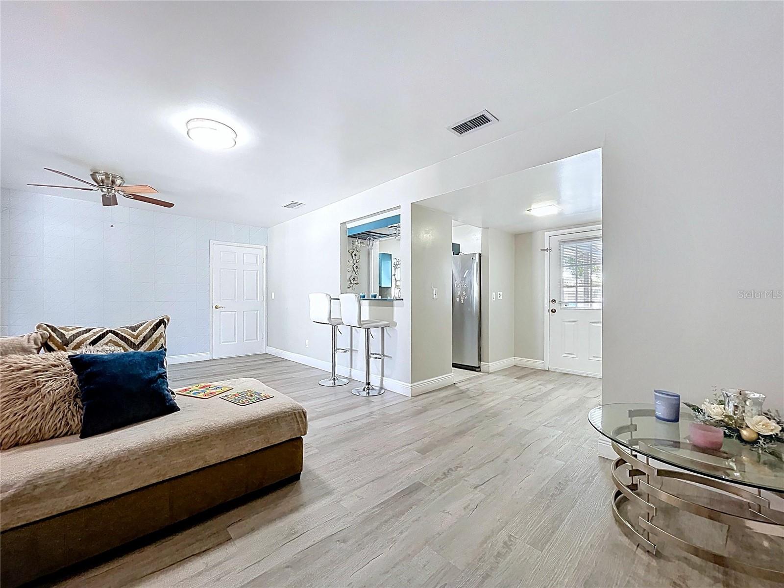 6408 TOWN N COUNTRY BLVD, TAMPA, FL, 33615