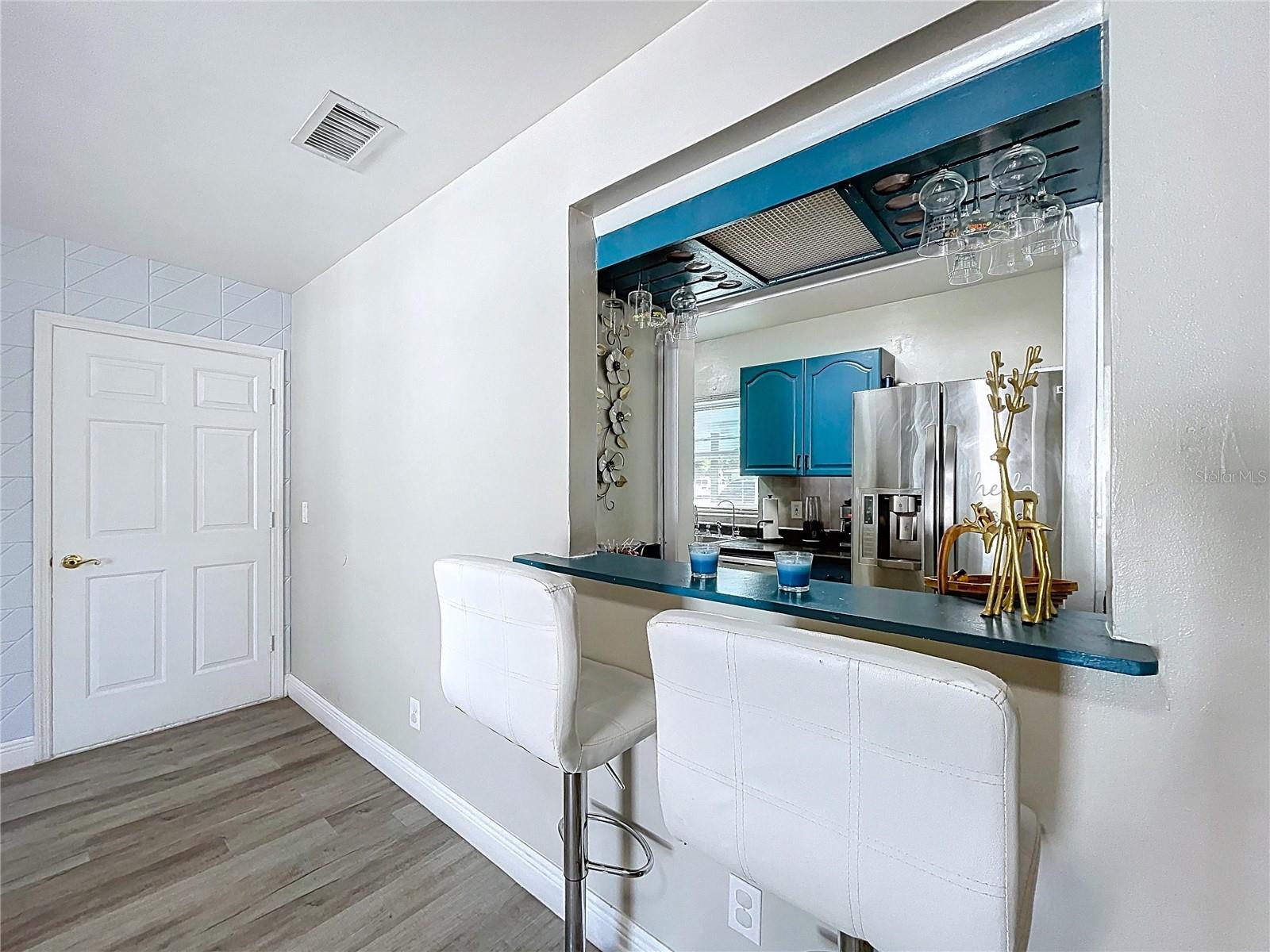 6408 TOWN N COUNTRY BLVD, TAMPA, FL, 33615