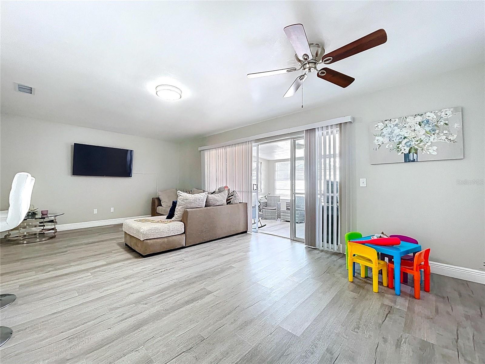 6408 TOWN N COUNTRY BLVD, TAMPA, FL, 33615