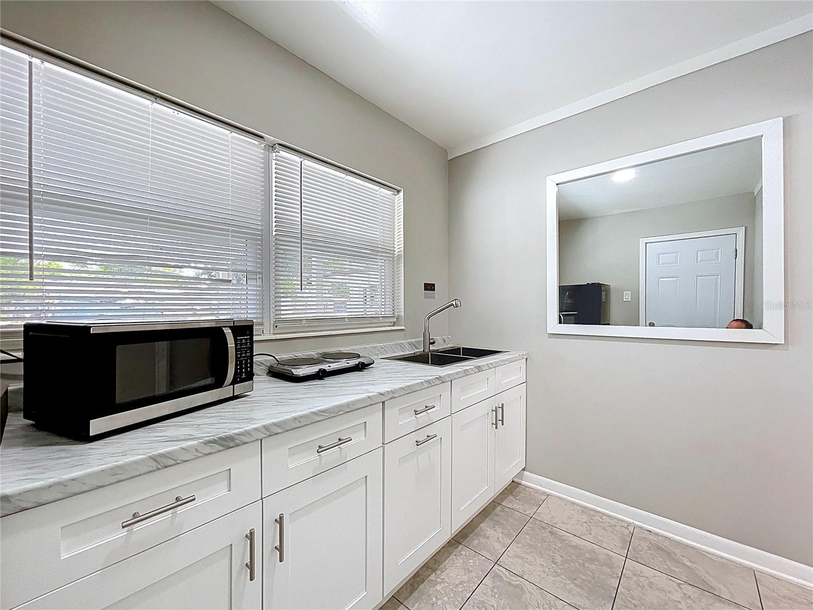 6408 TOWN N COUNTRY BLVD, TAMPA, FL, 33615