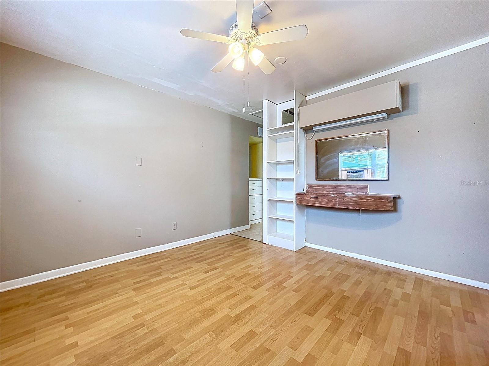 6408 TOWN N COUNTRY BLVD, TAMPA, FL, 33615