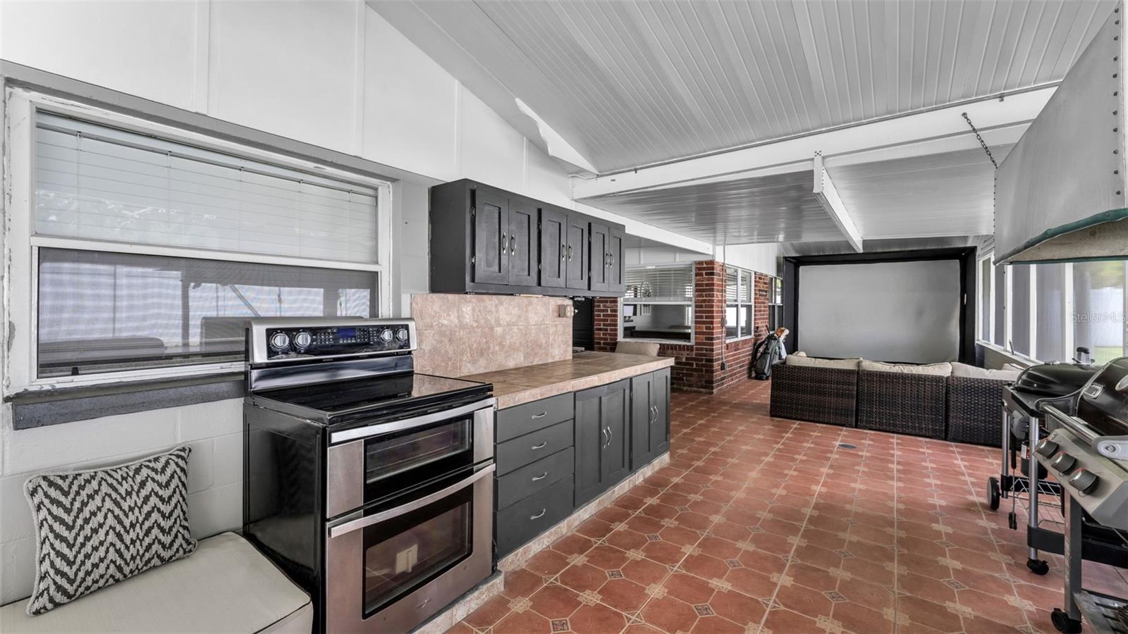 2633 HANDLEY BLVD, LAKELAND, FL, 33803